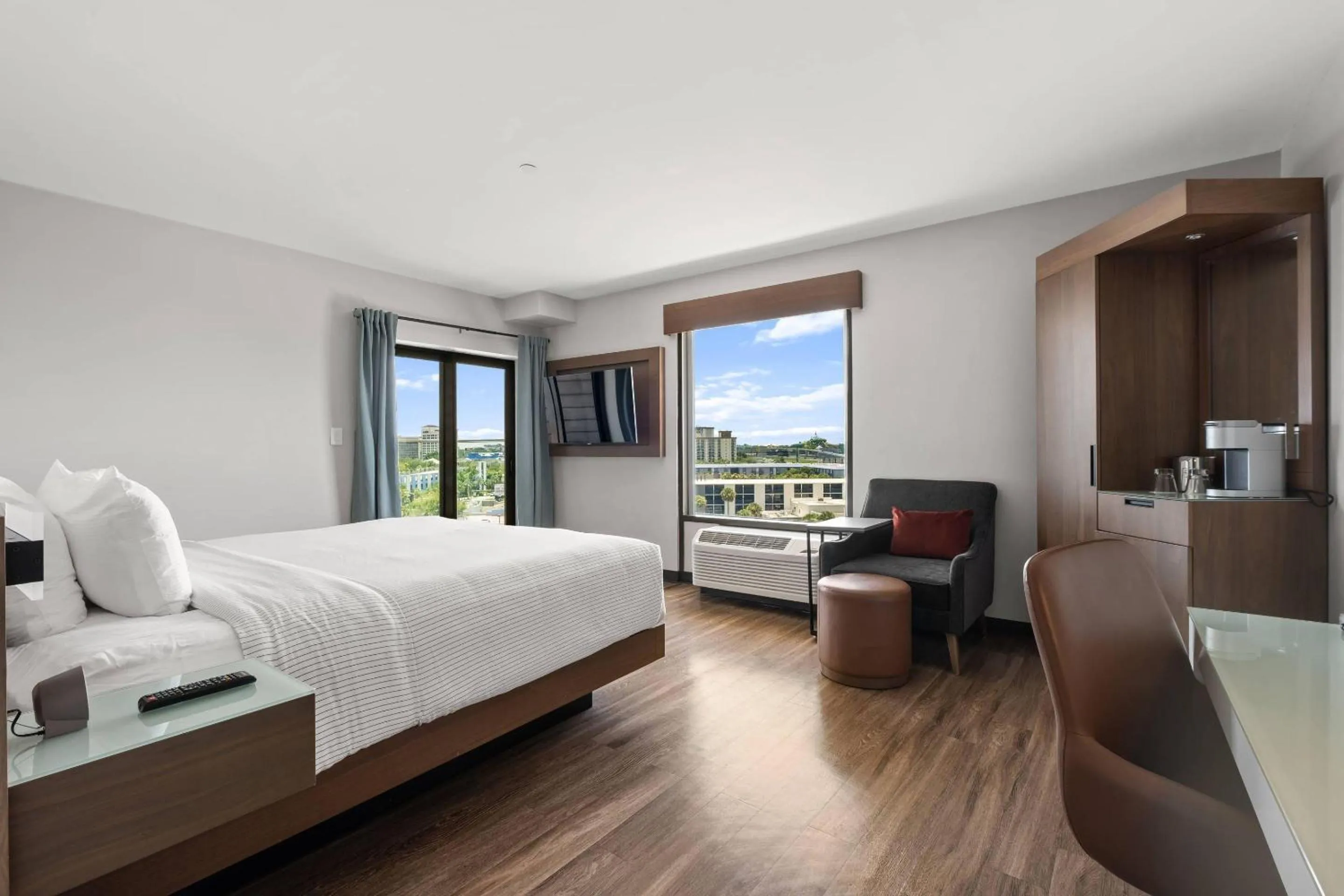 Bedroom, Bed in Cambria Hotel Orlando near Universal Theme Parks