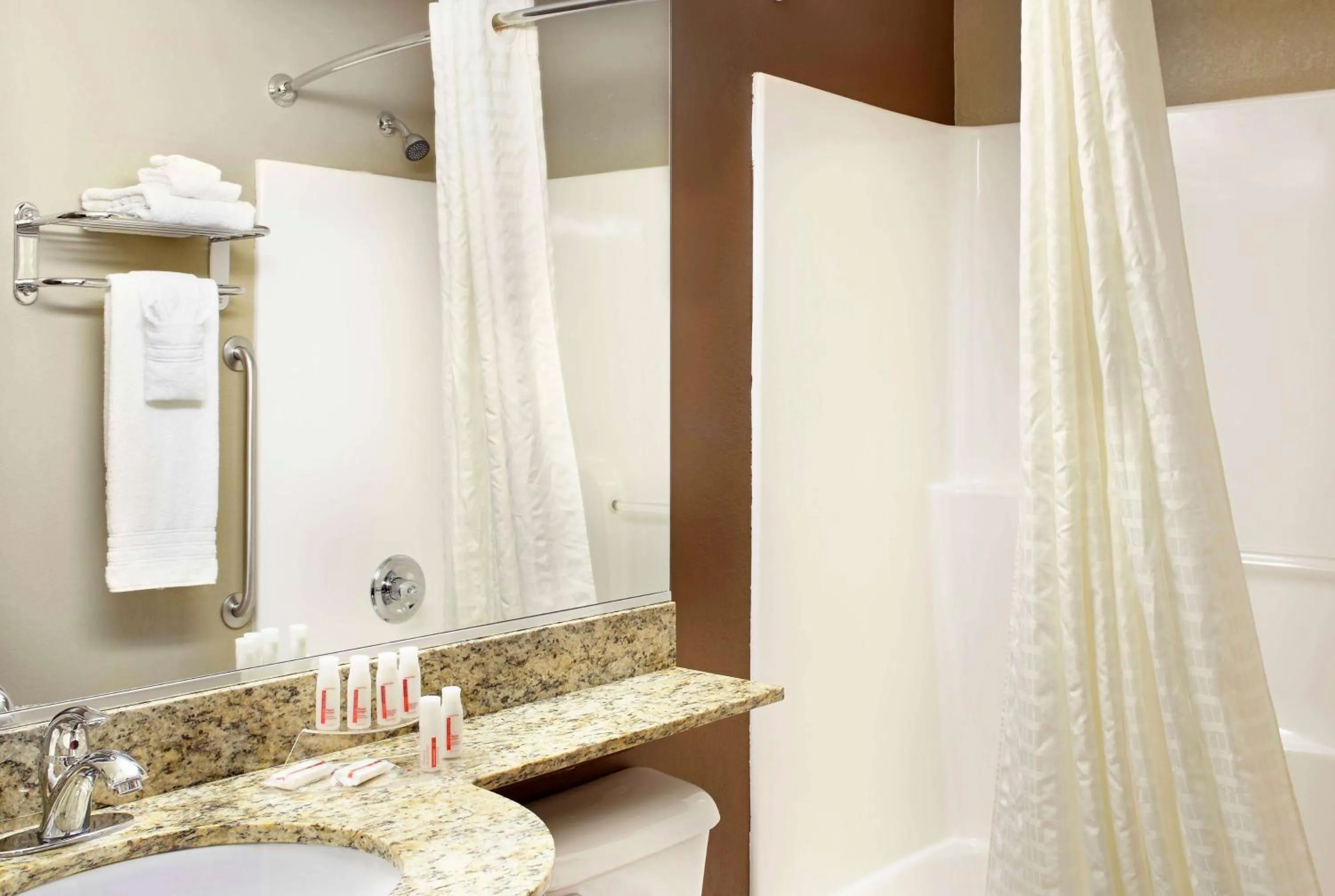 TV and multimedia in Microtel Inn & Suites by Wyndham St Clairsville - Wheeling