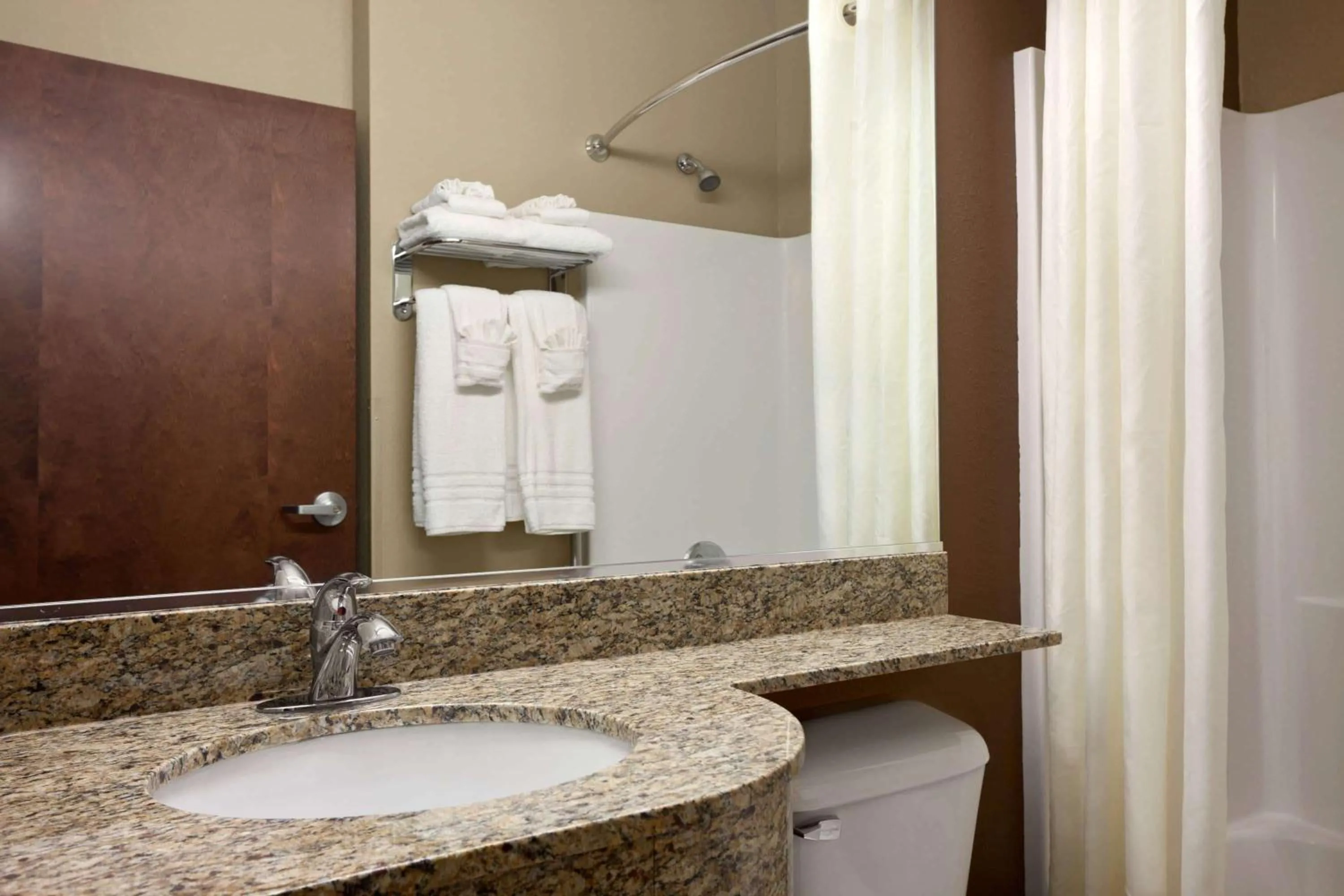 TV and multimedia in Microtel Inn & Suites by Wyndham St Clairsville - Wheeling