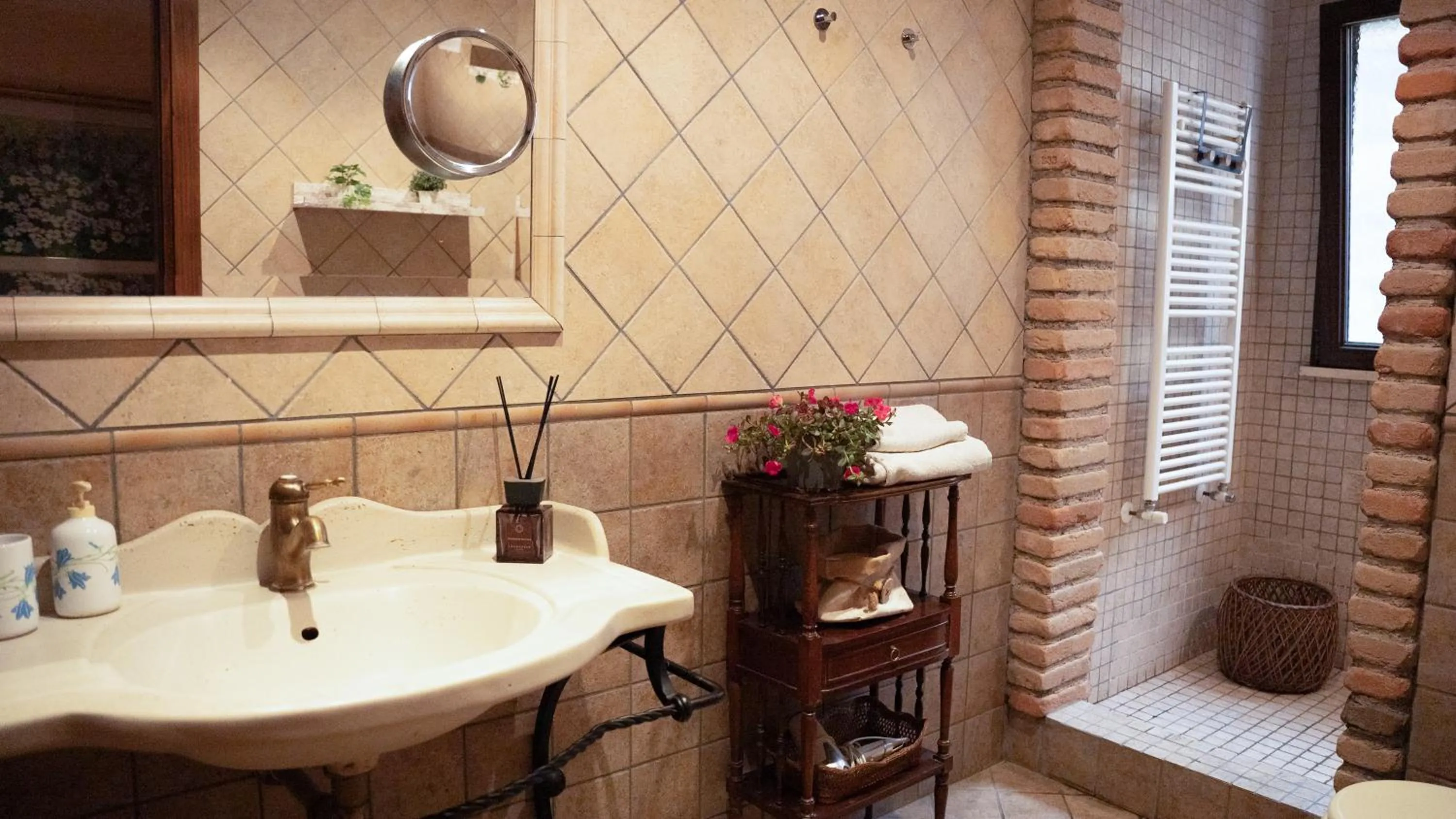 Shower in La Pedica B&B