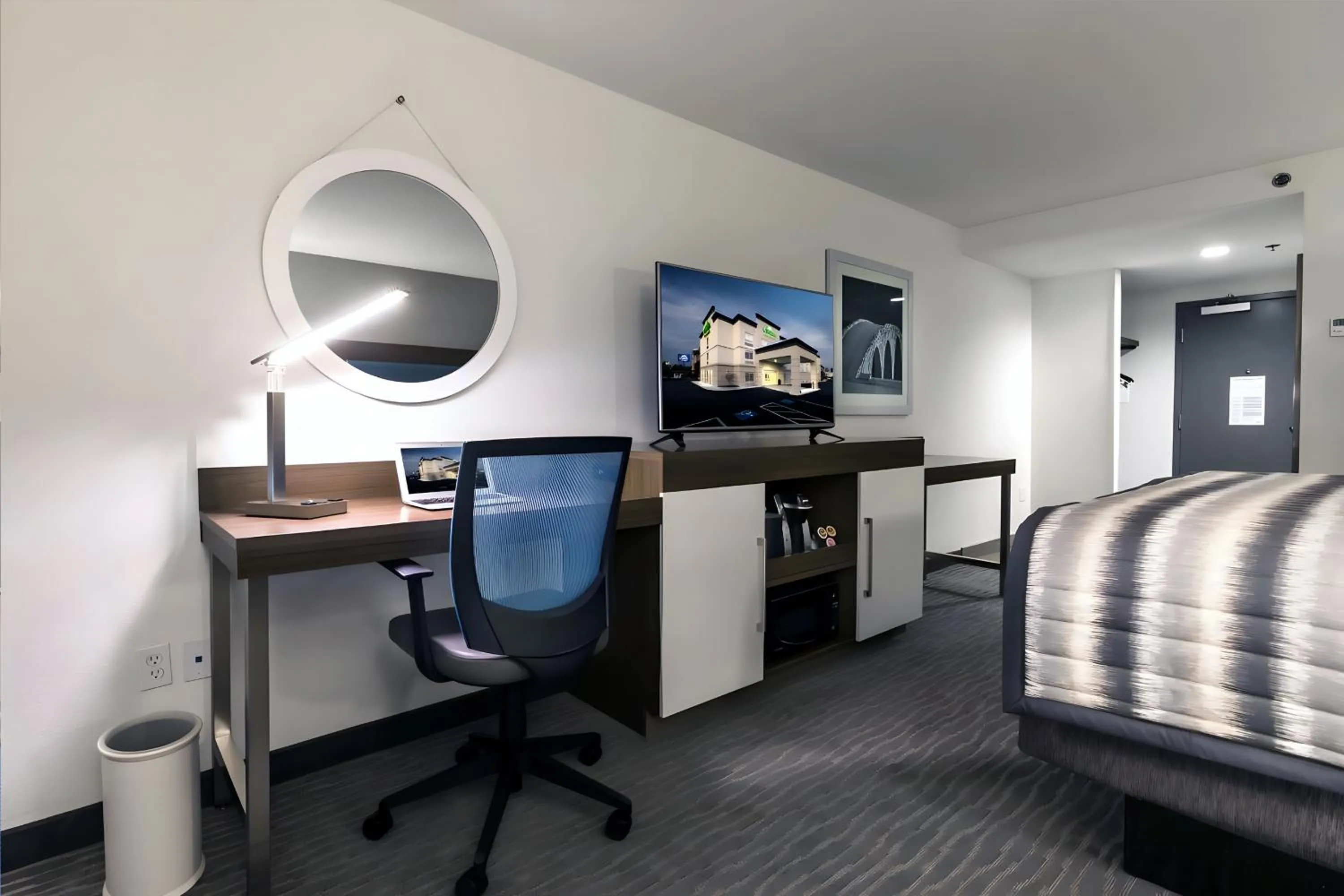 TV and multimedia, Bed in Wingate Augusta Washington Road by Wyndham