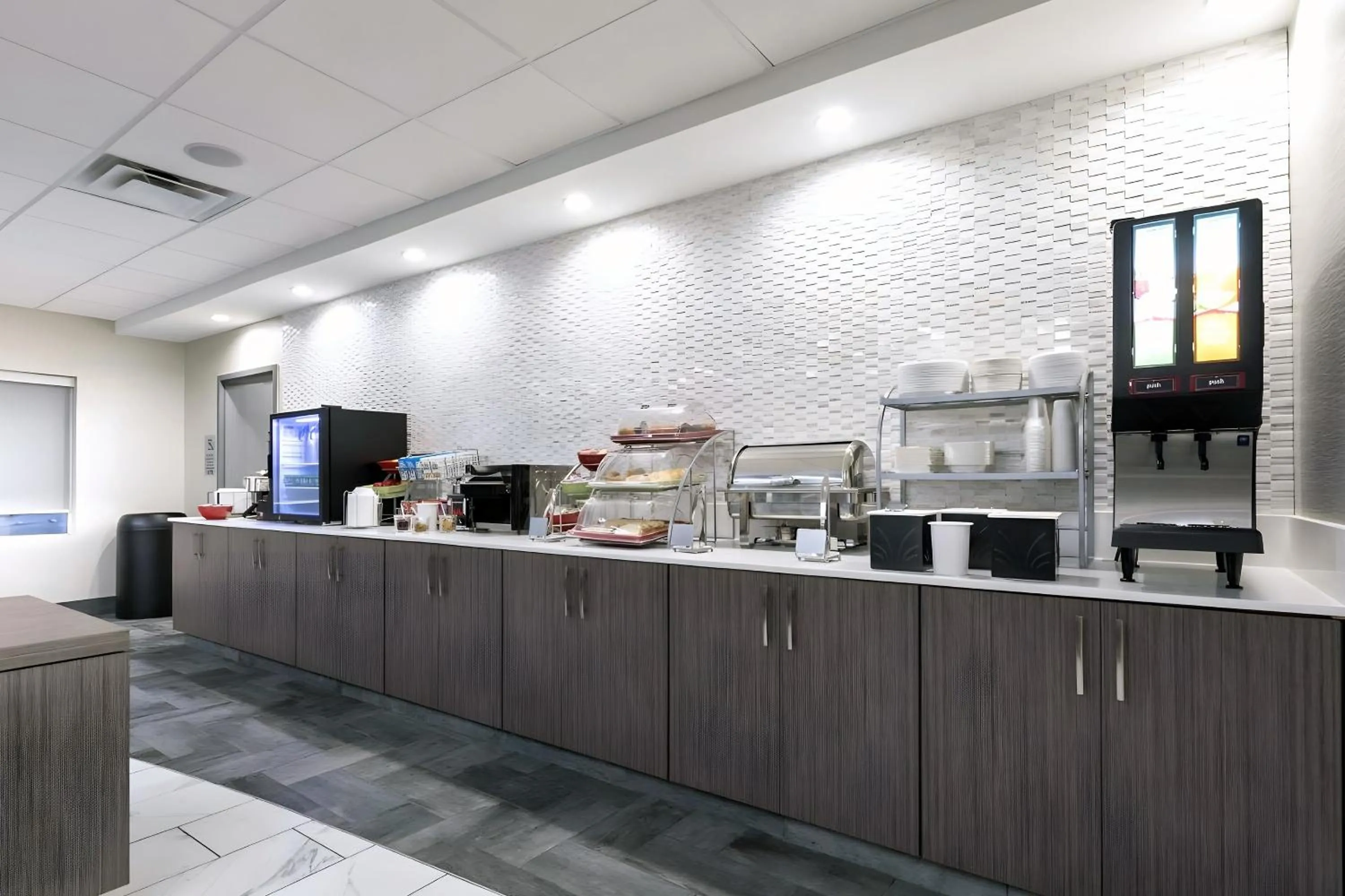 Dining area in Wingate Augusta Washington Road by Wyndham