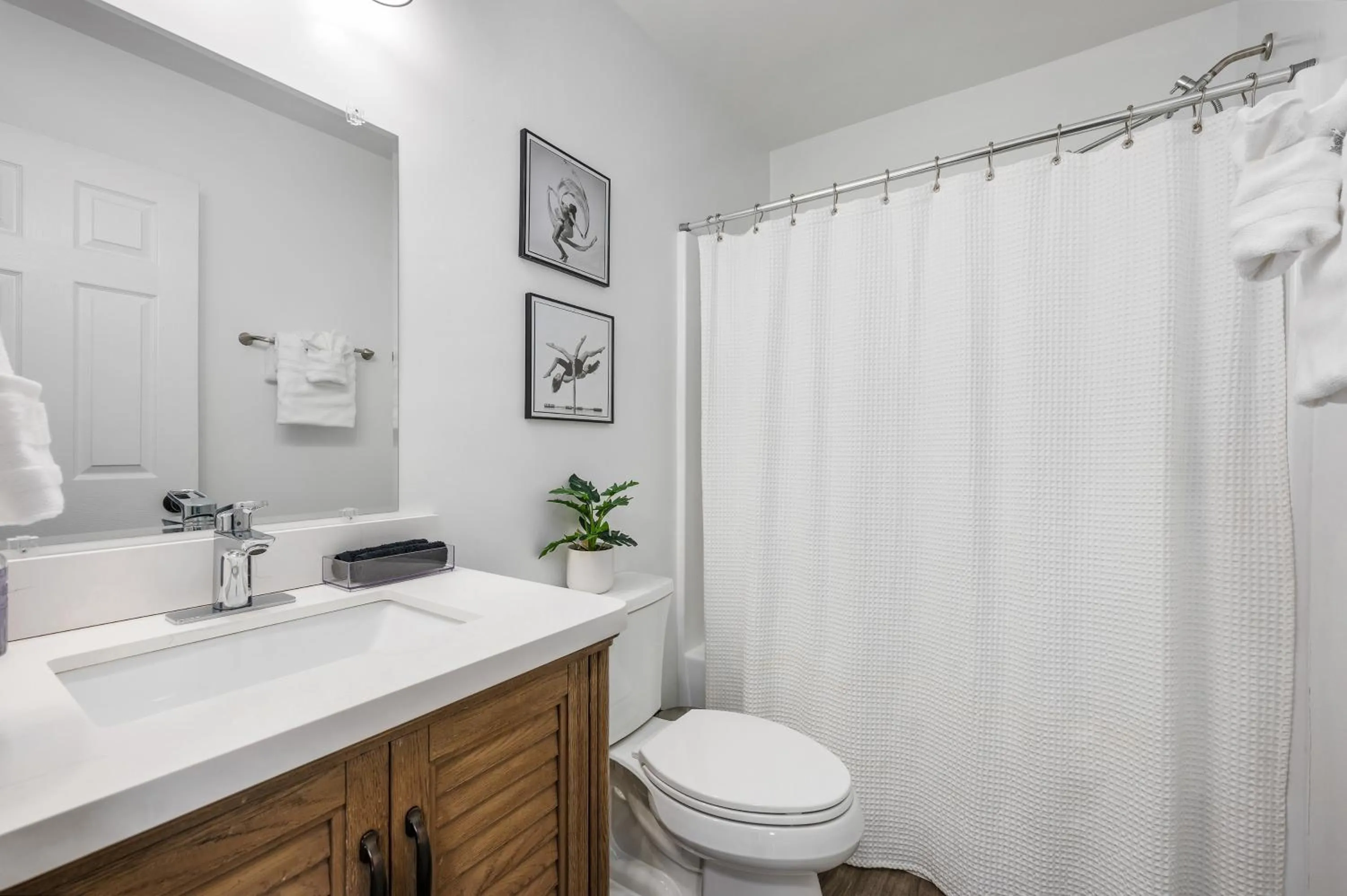 Shower in DTGem-SelfCheckin-RainShower-300M-Parking-Walkable