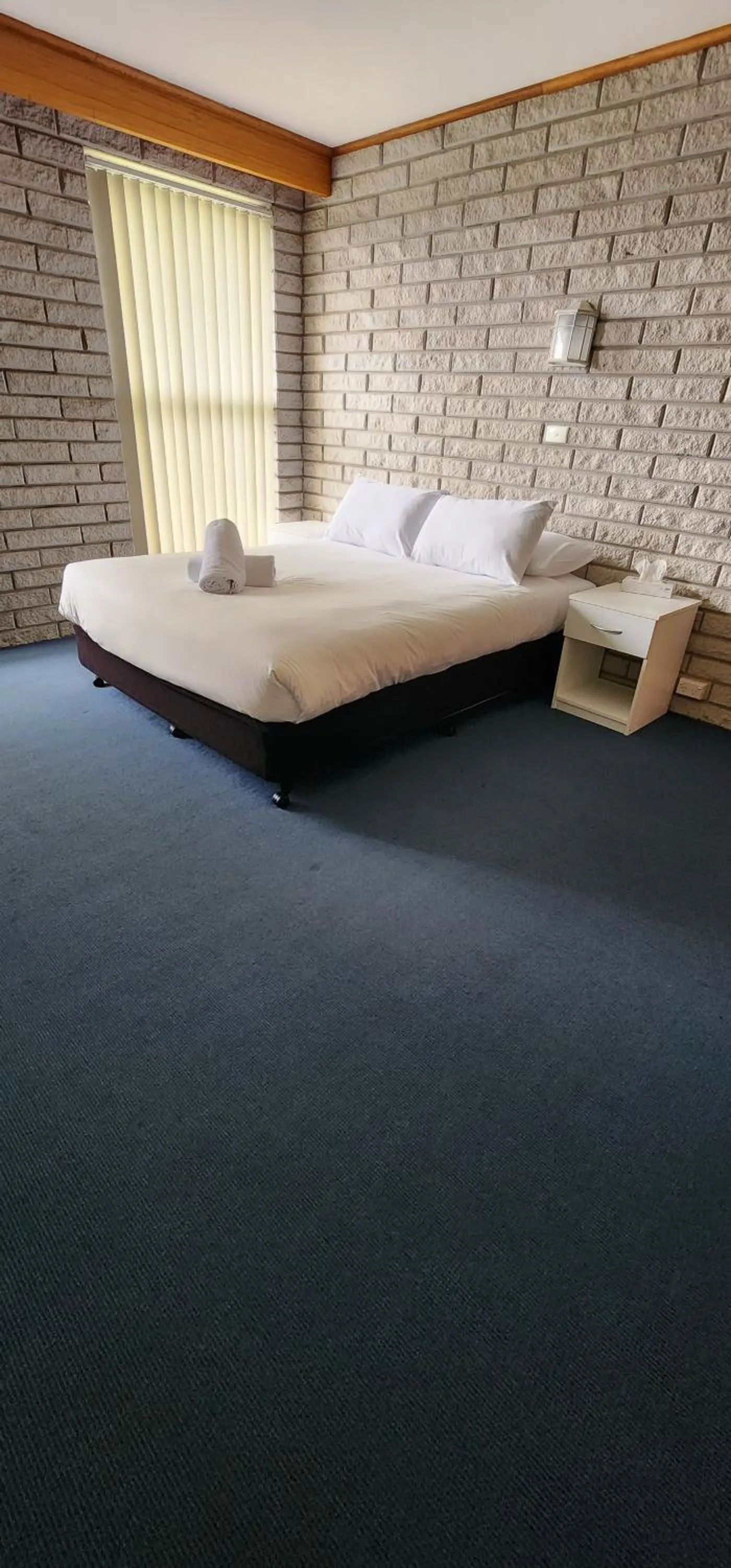 Bed in White Sands Estate