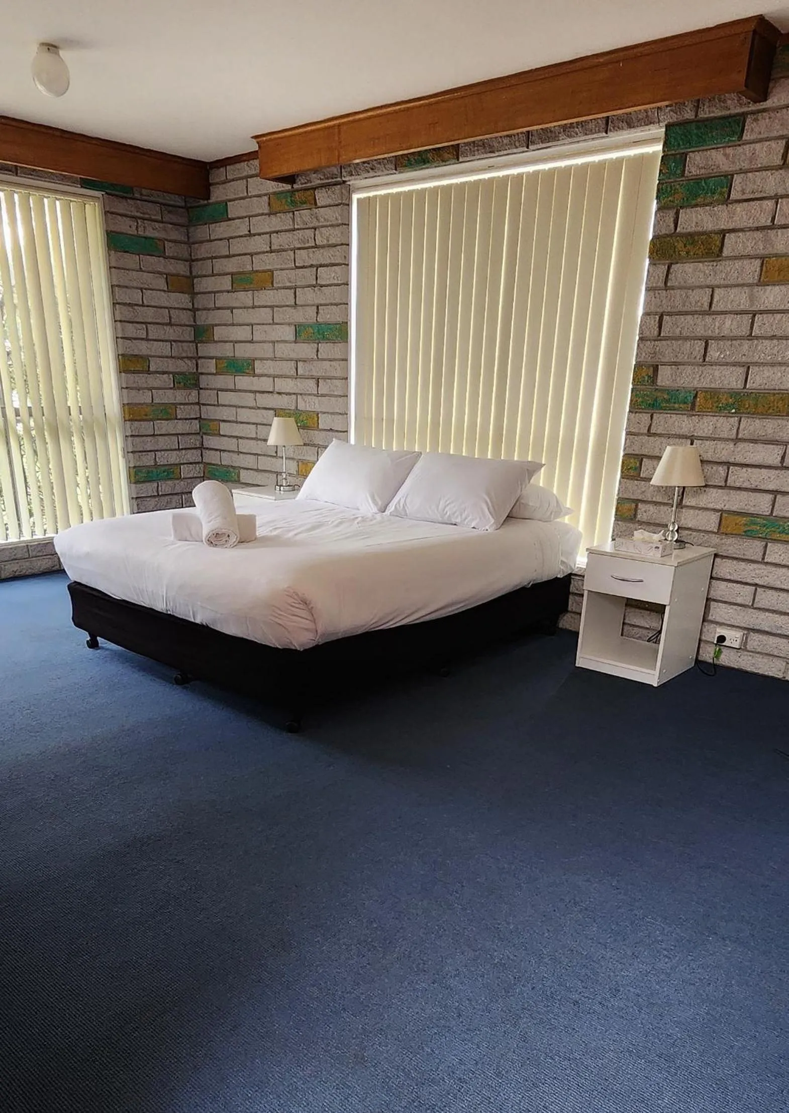 Bed in White Sands Estate