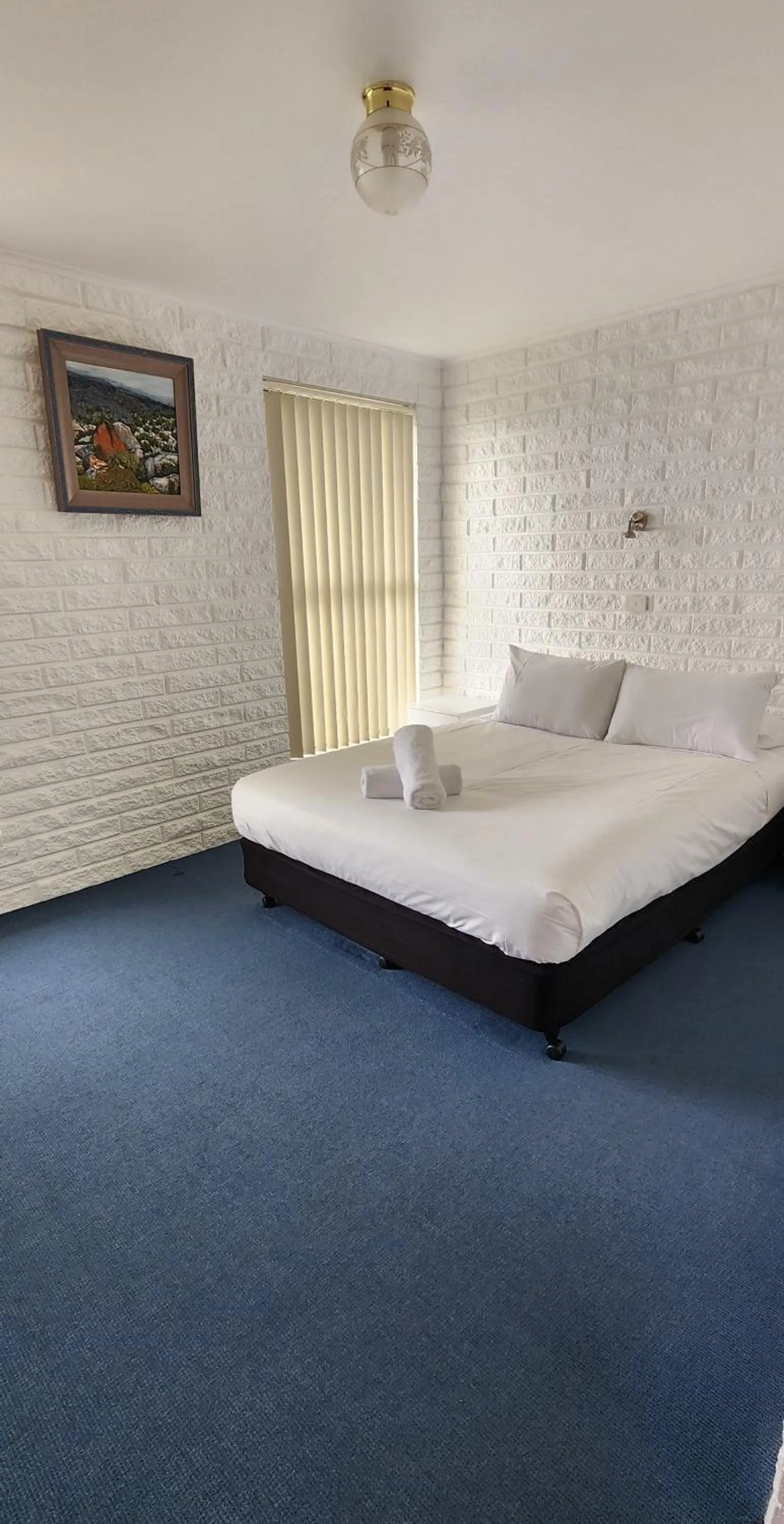 Bed in White Sands Estate