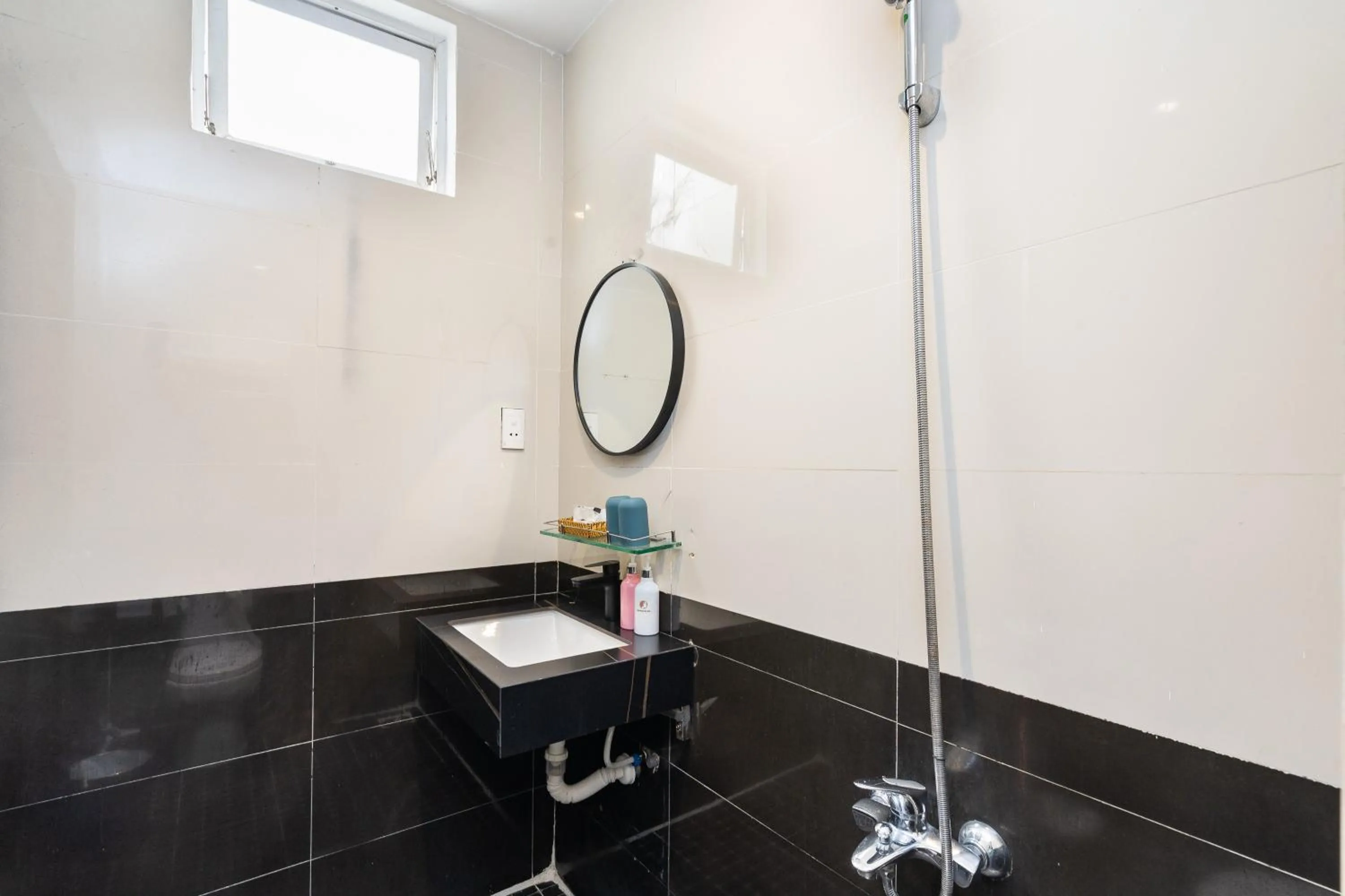 Shower in Nicecy Daily - Bui Vien Walking Street