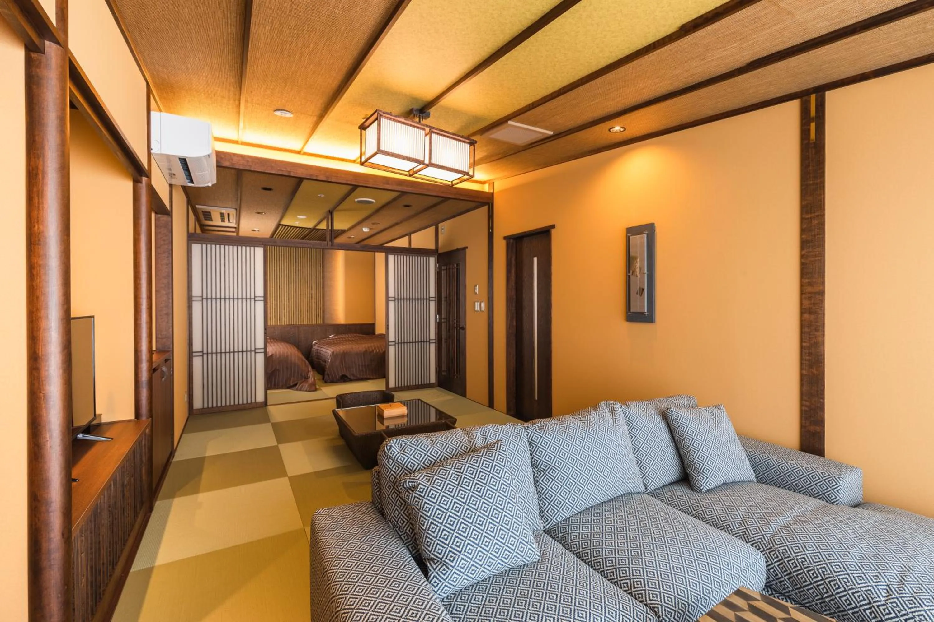 Living room in Tsuta Onsen Ryokan