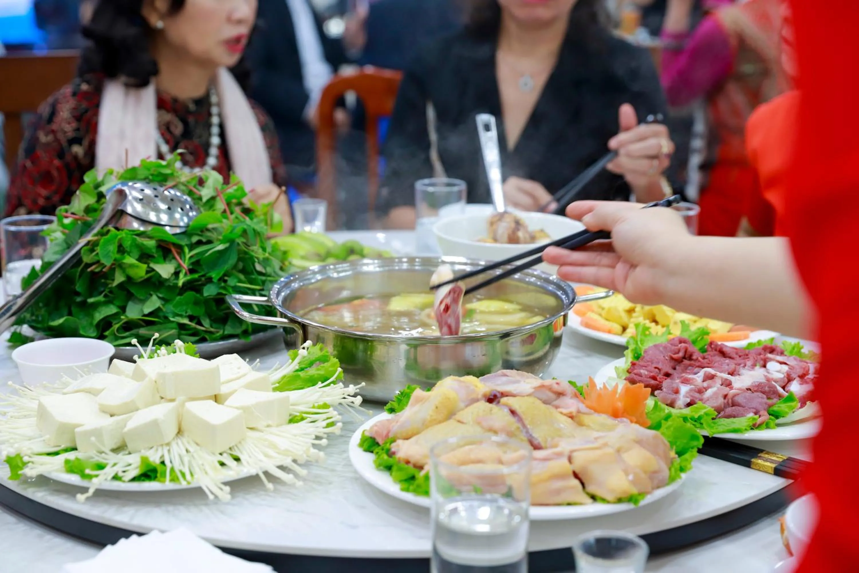 Restaurant/places to eat in MEDDOM Park