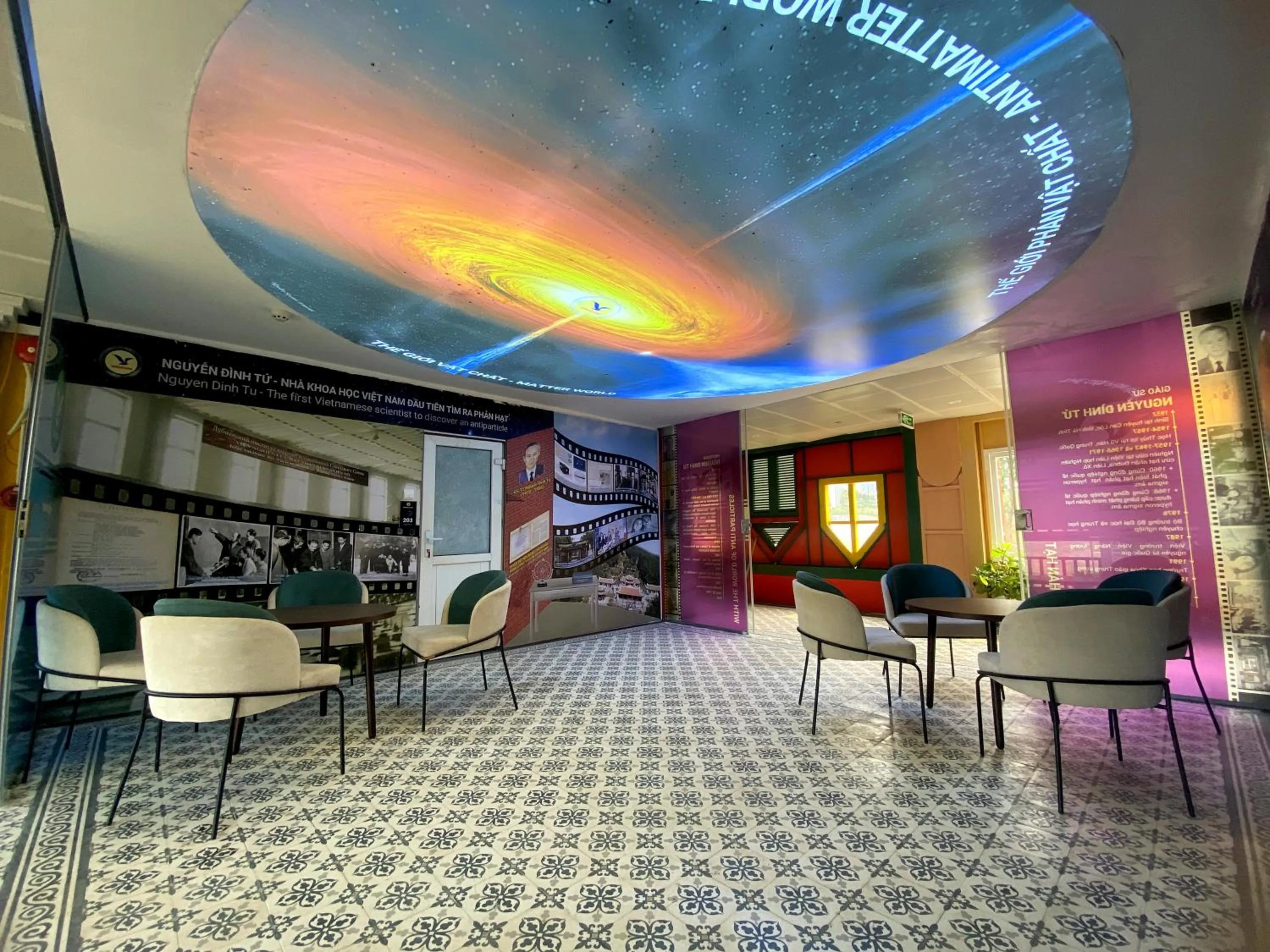 Seating area in MEDDOM Park