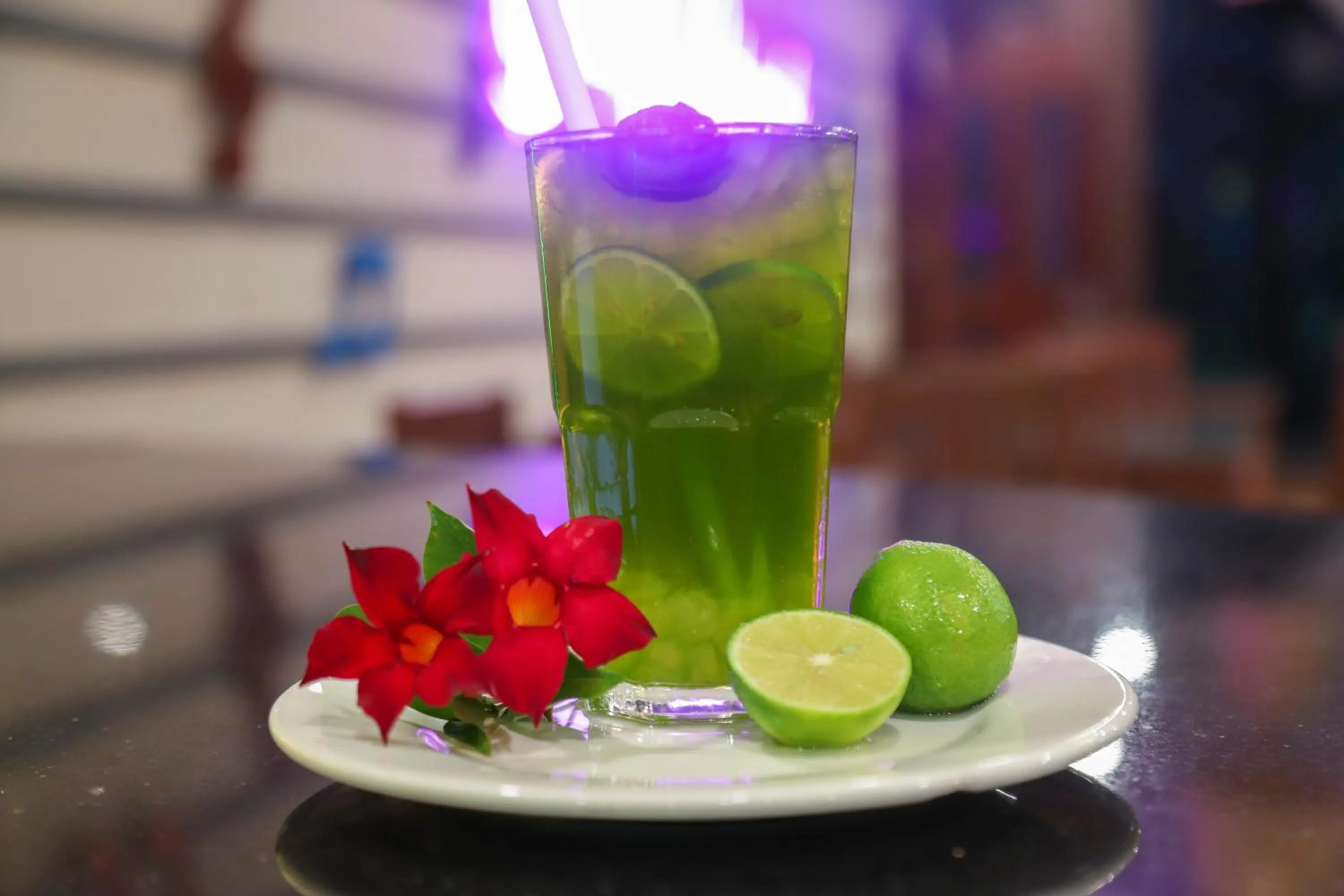 Restaurant/places to eat in MEDDOM Park