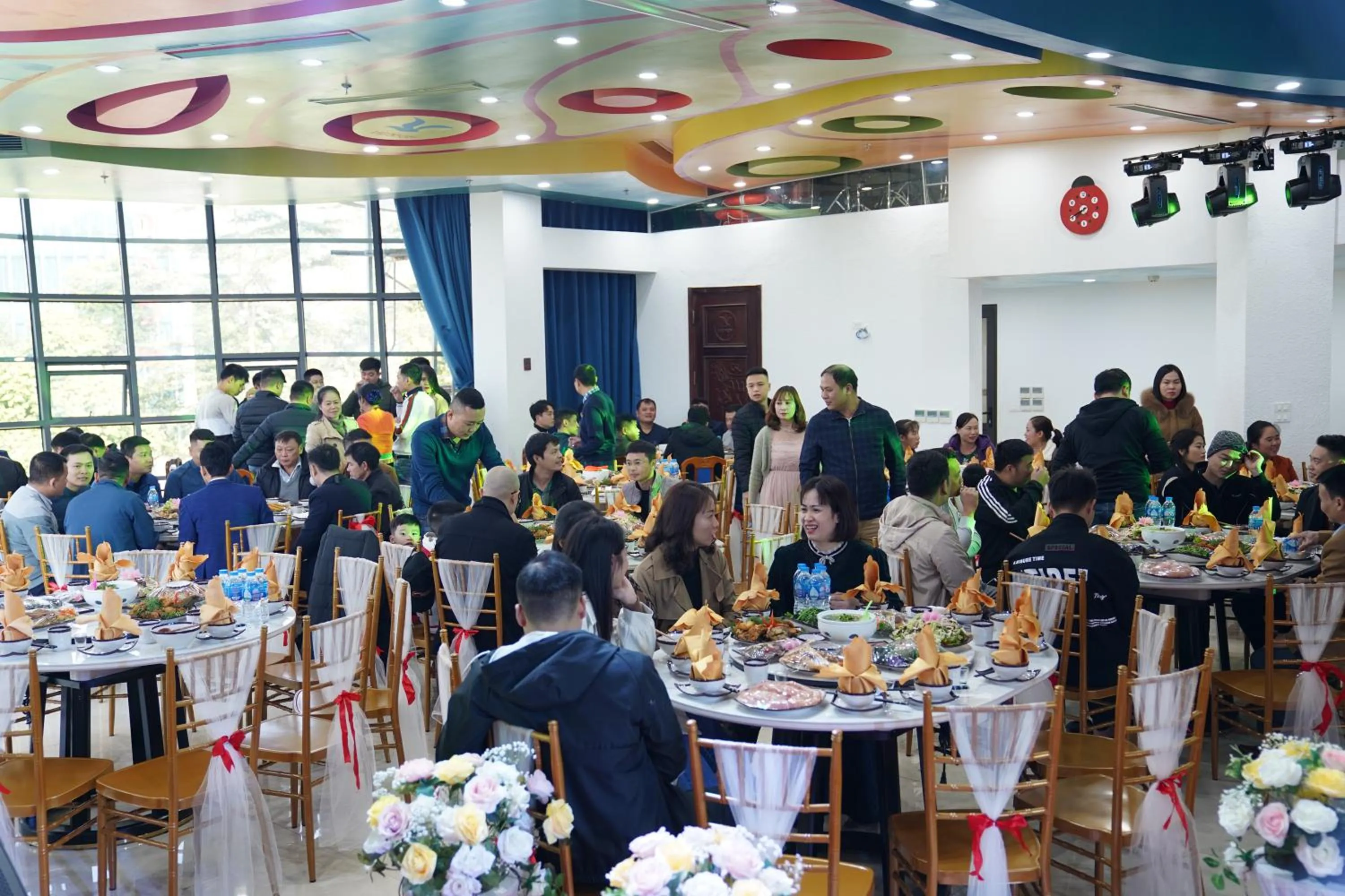 Restaurant/places to eat in MEDDOM Park