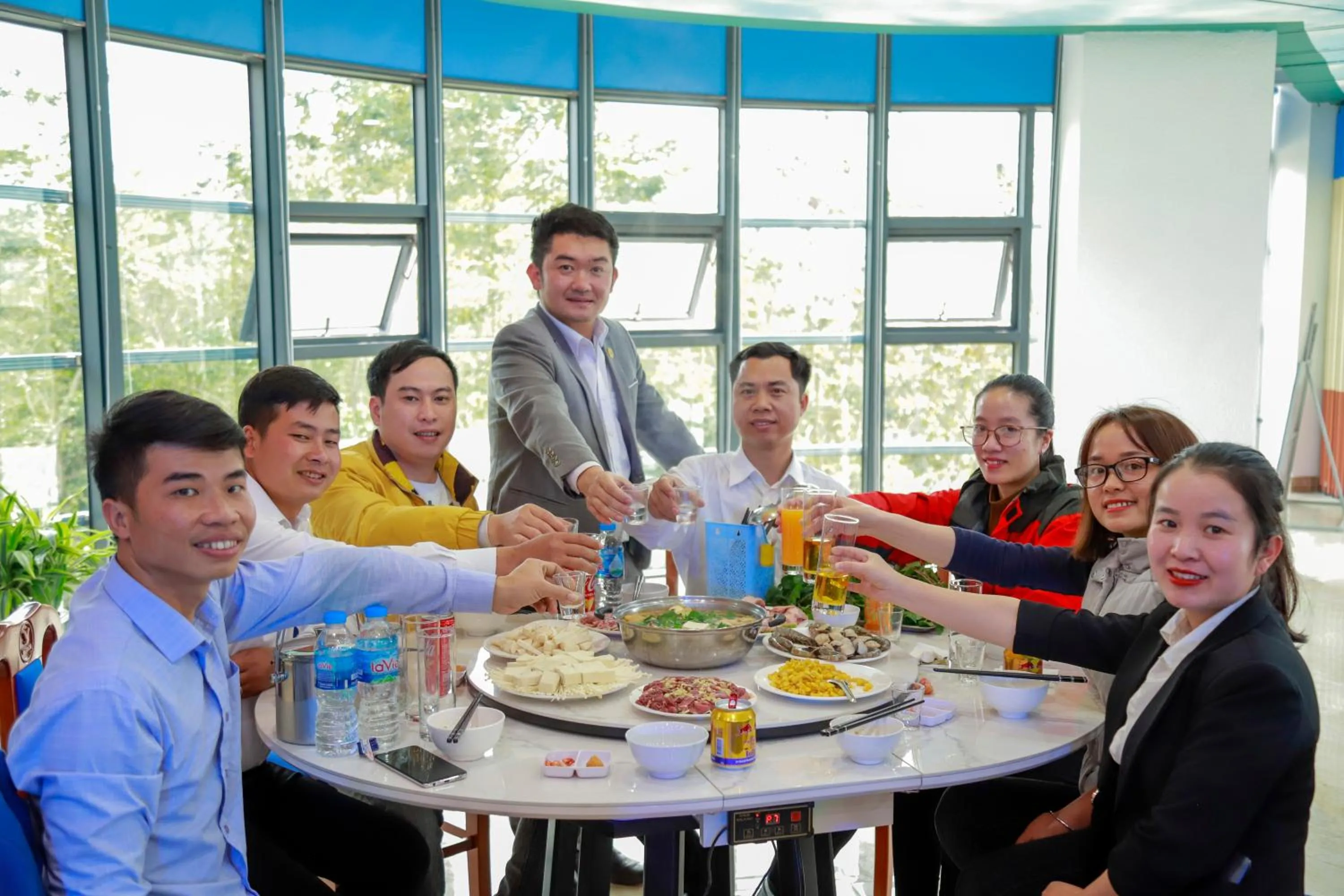 Restaurant/places to eat in MEDDOM Park