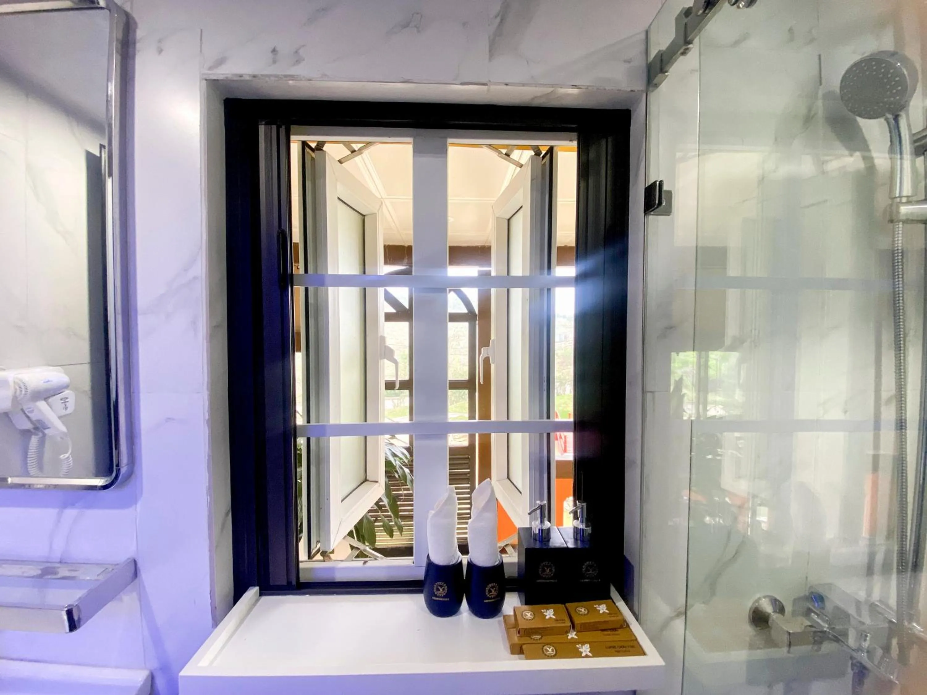 Bathroom in MEDDOM Park