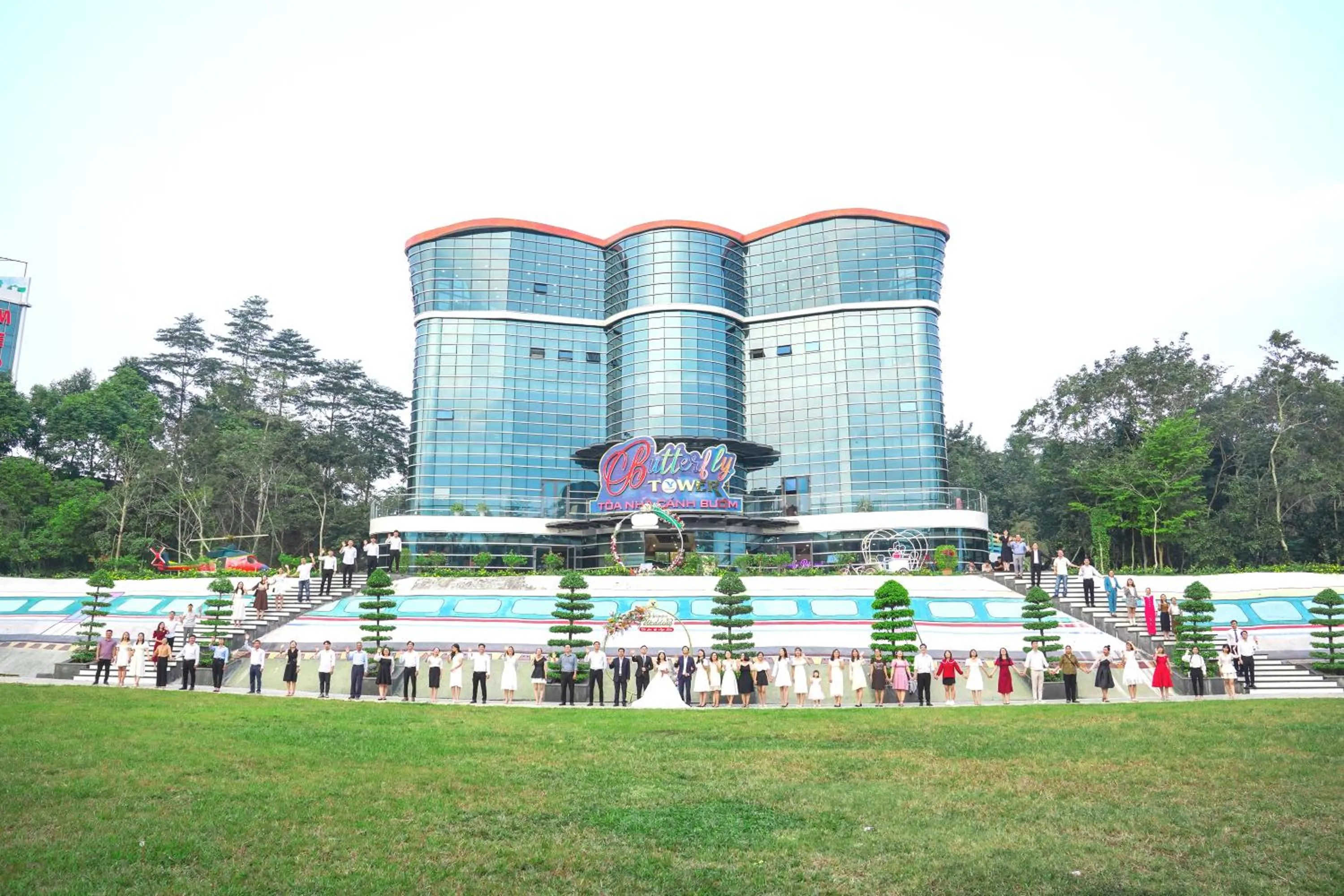 Restaurant/places to eat in MEDDOM Park