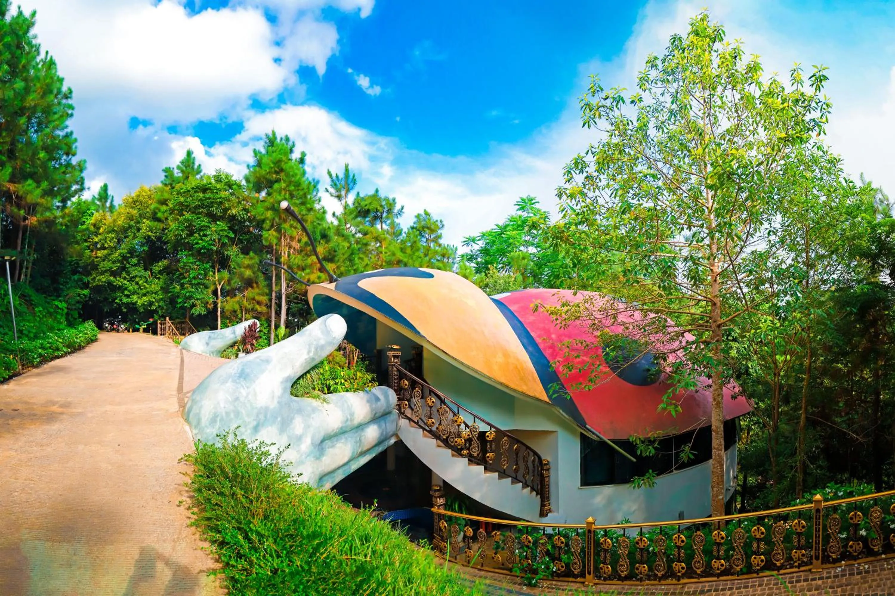 Property building in MEDDOM Park