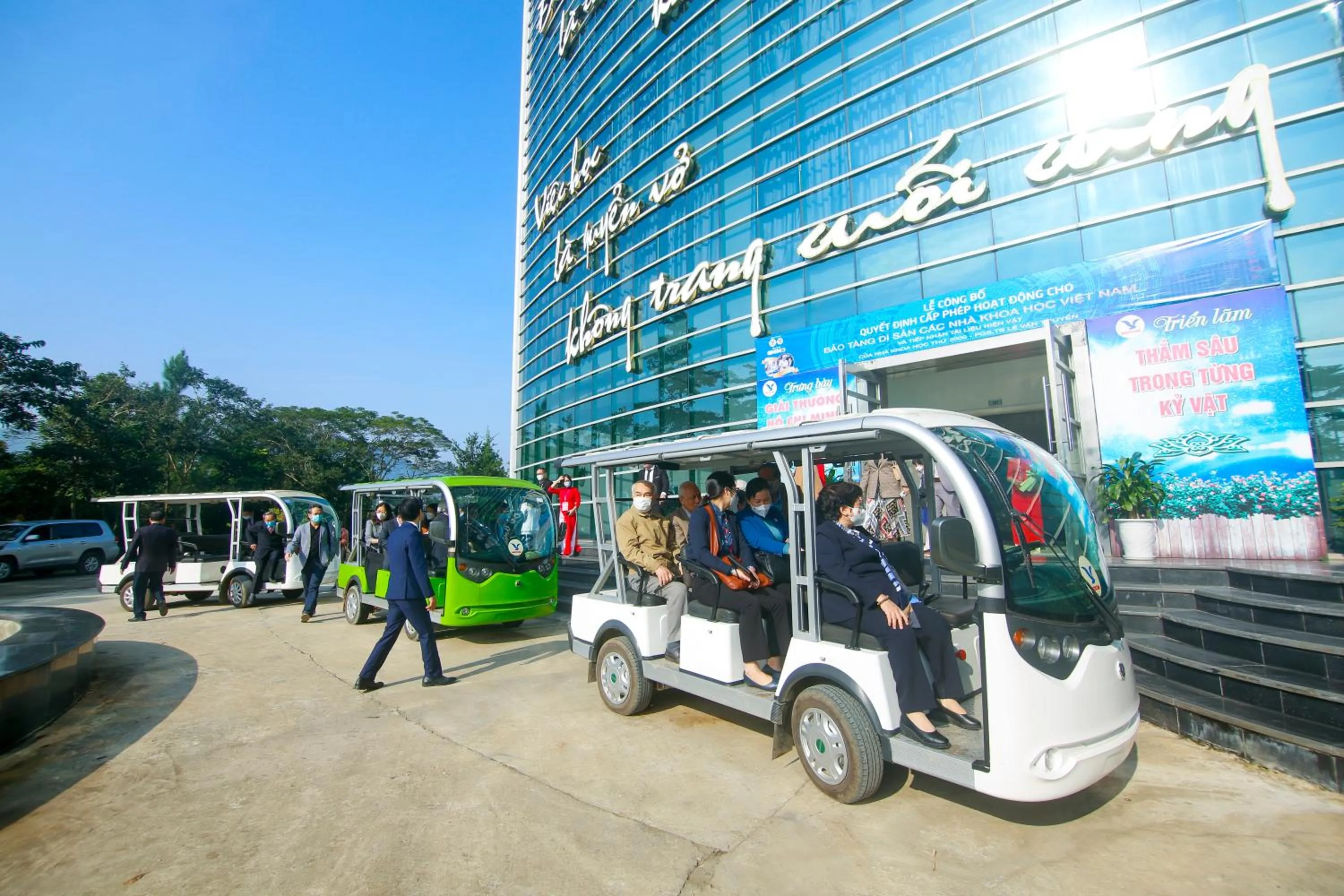 Property building in MEDDOM Park