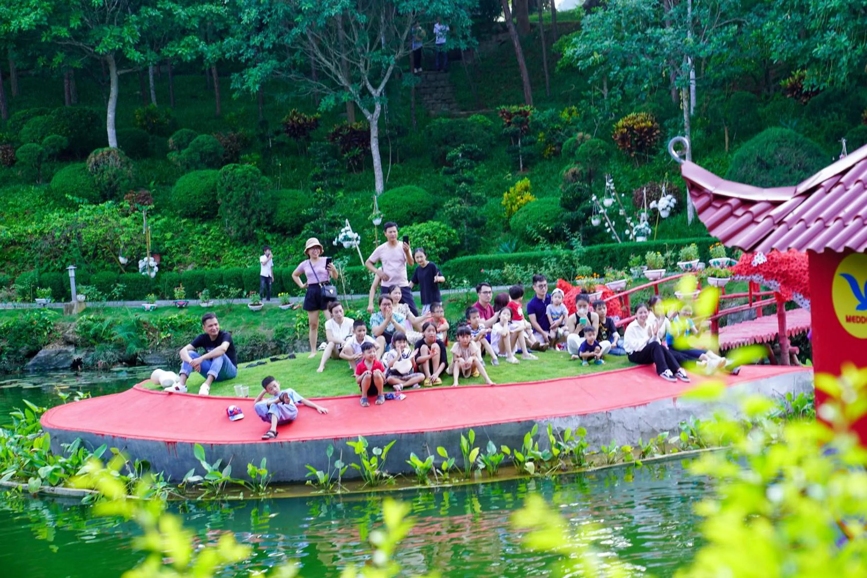 Property building in MEDDOM Park