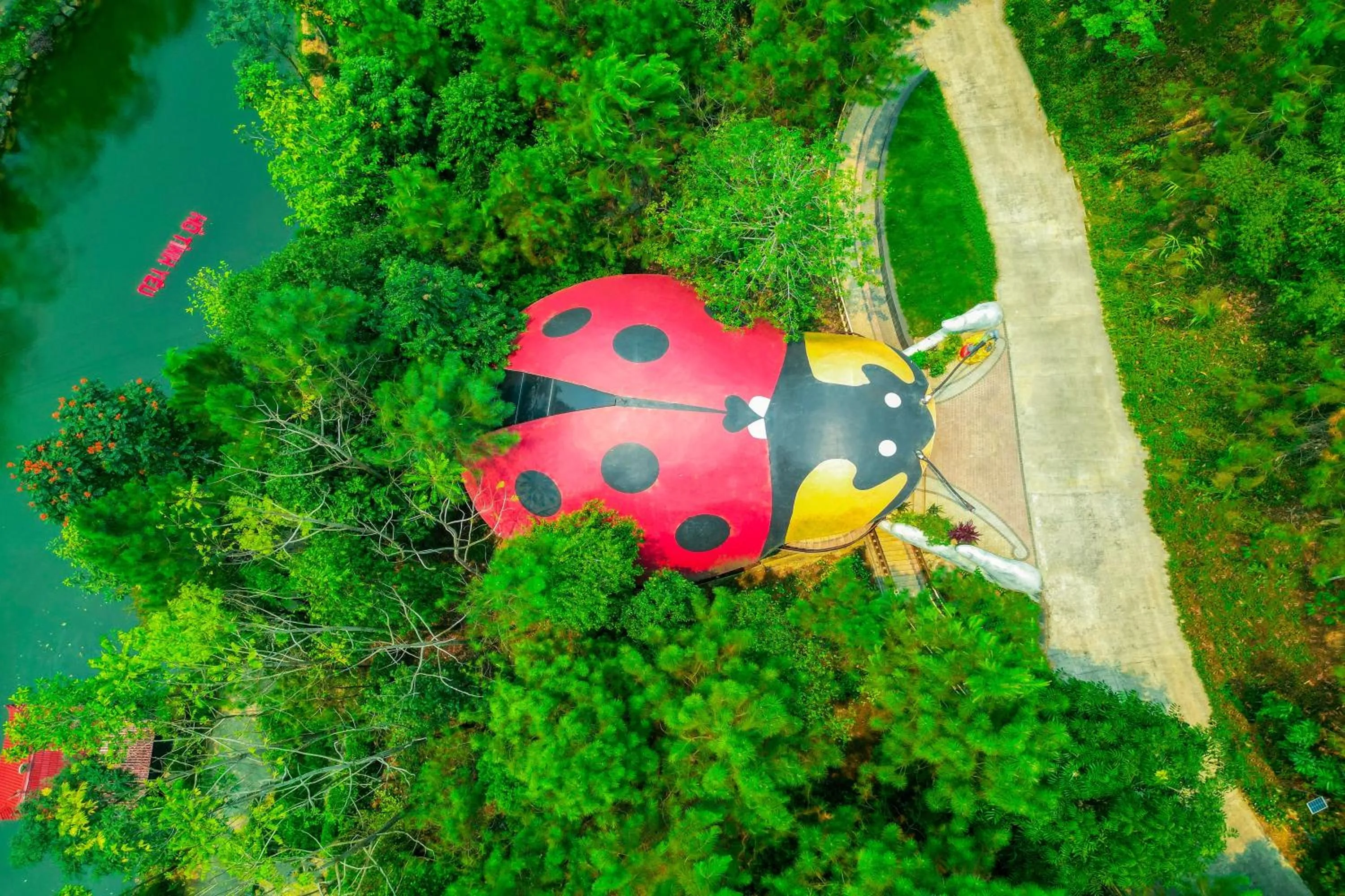Property building in MEDDOM Park