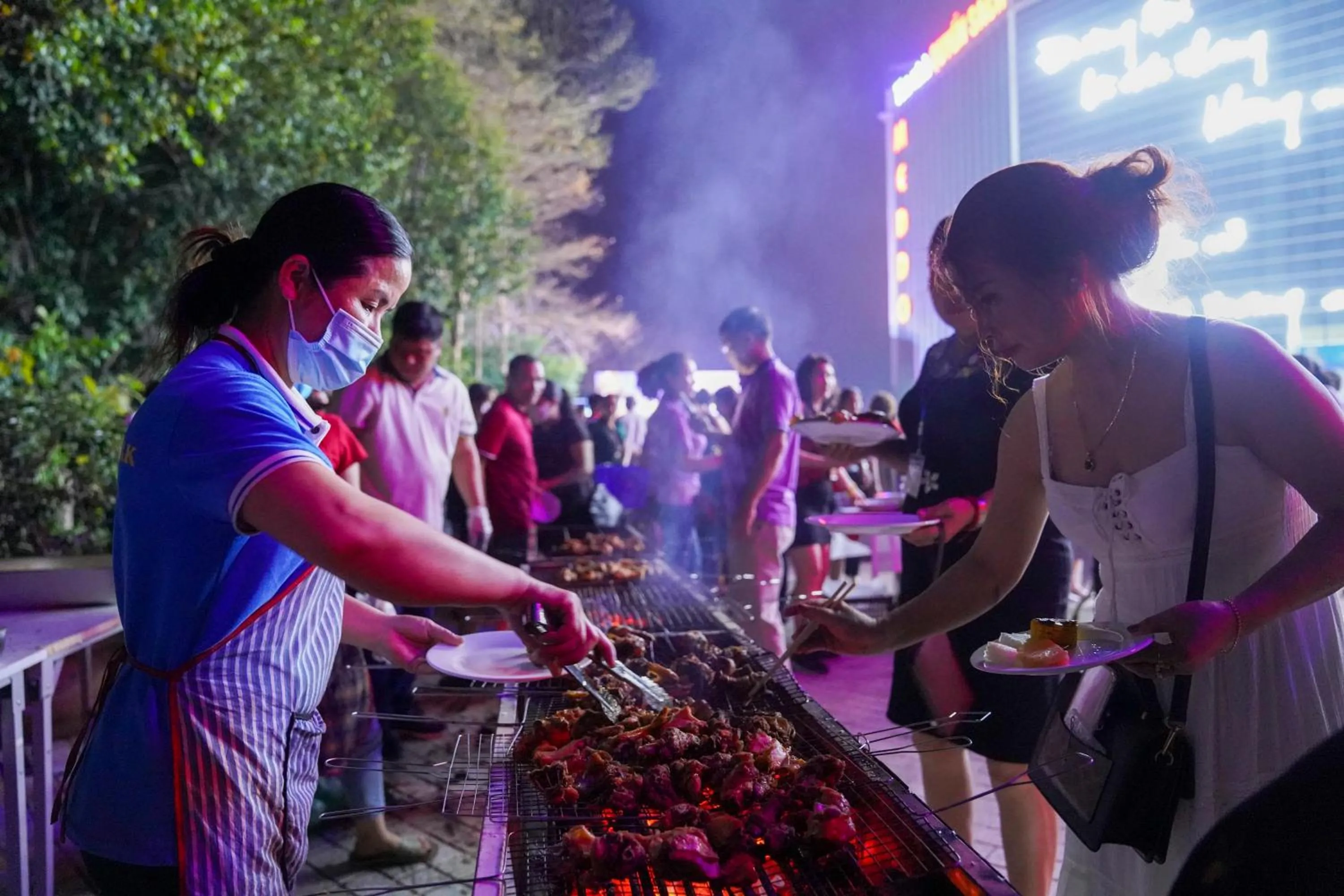 Restaurant/places to eat in MEDDOM Park