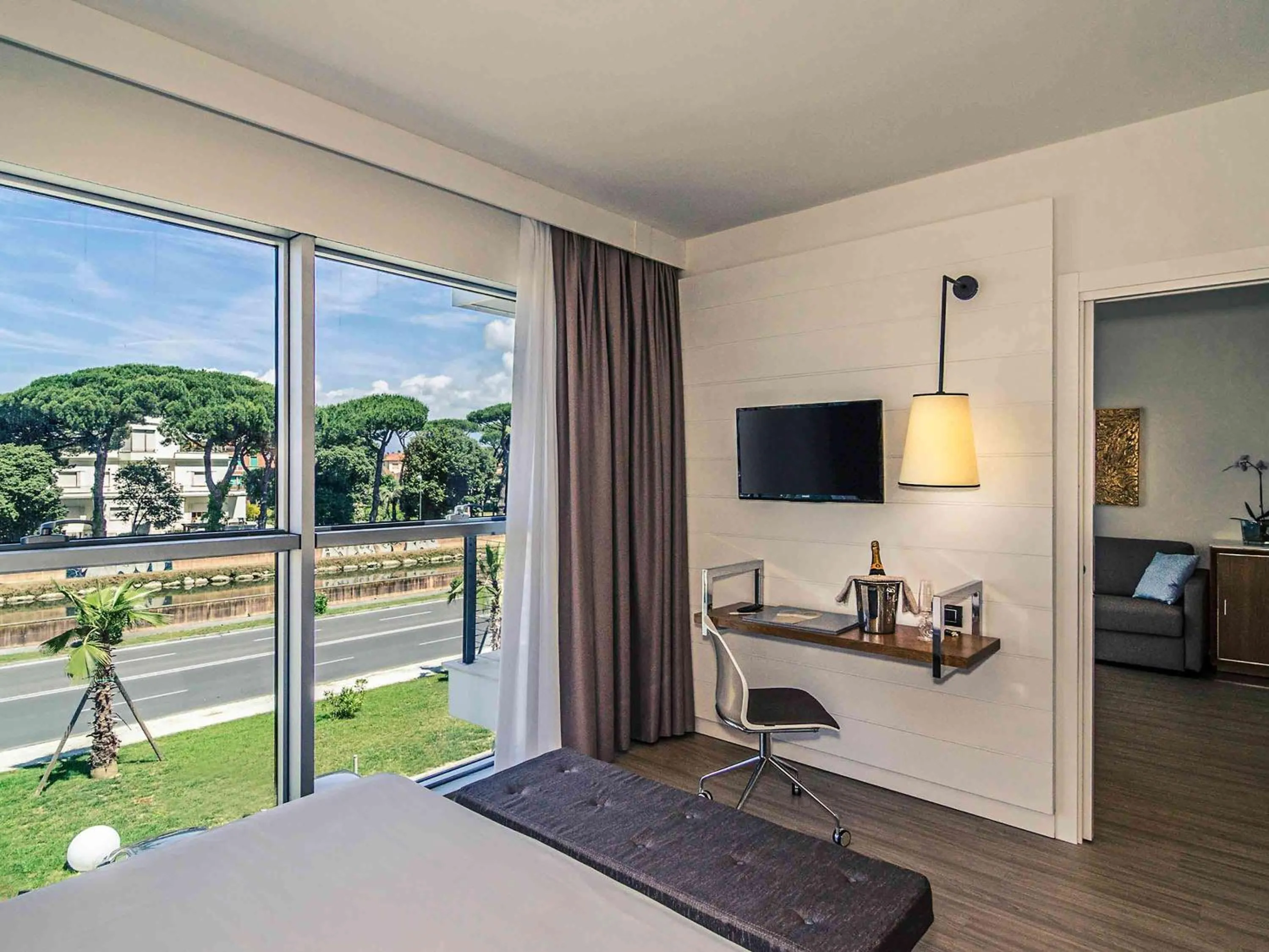 Photo of the whole room, Bed in Hotel Viareggio