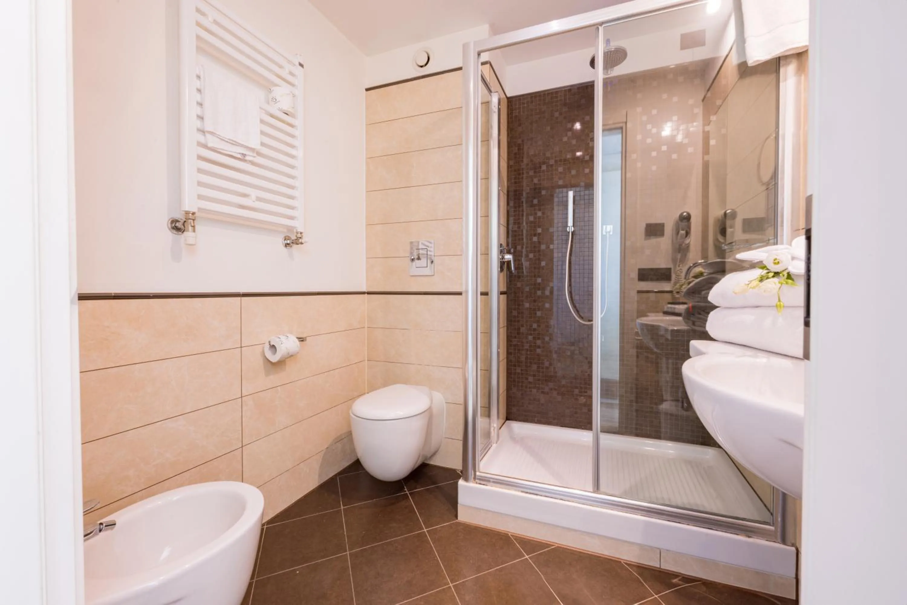 Bathroom in Hotel Viareggio