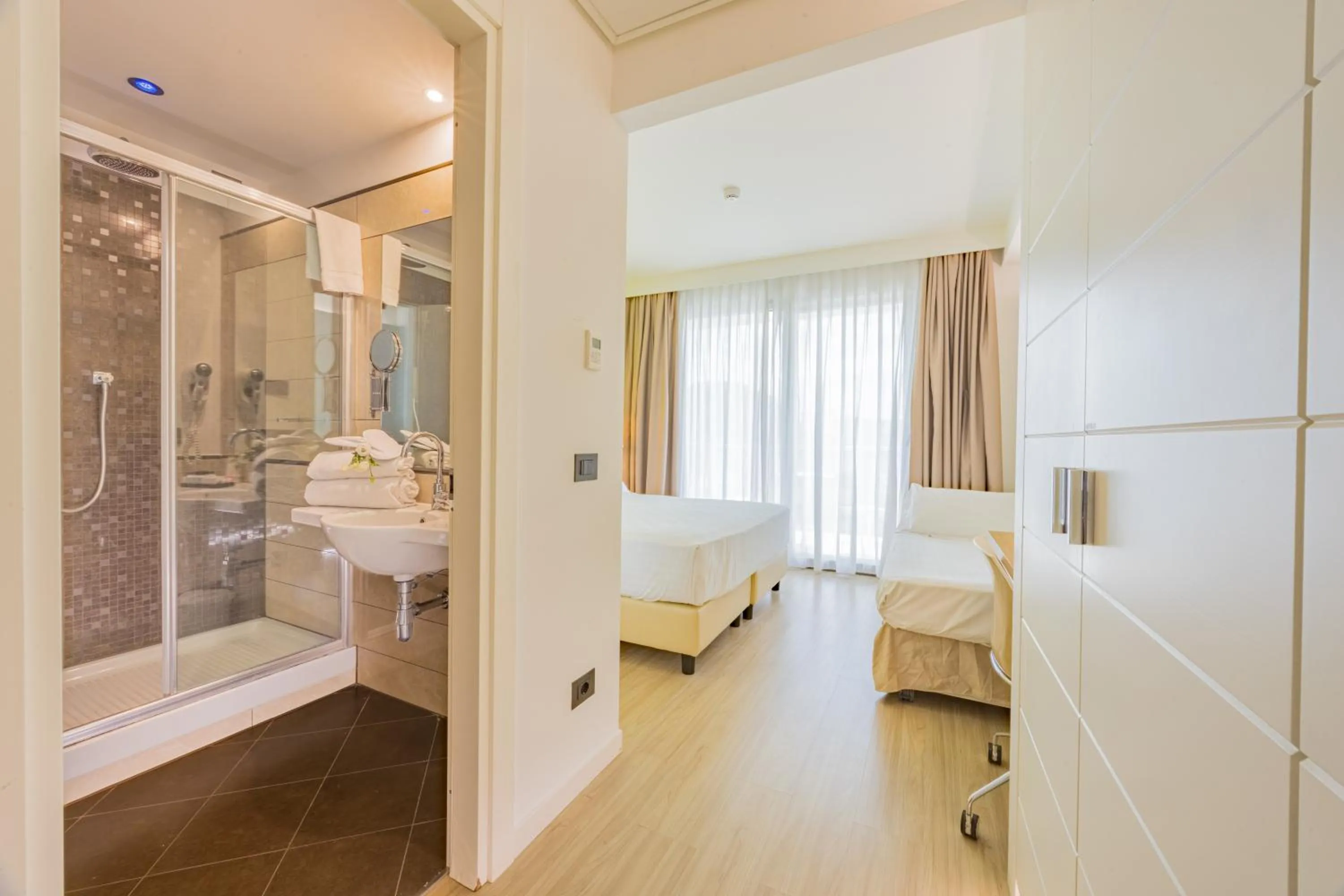 Photo of the whole room, Bed in Hotel Viareggio