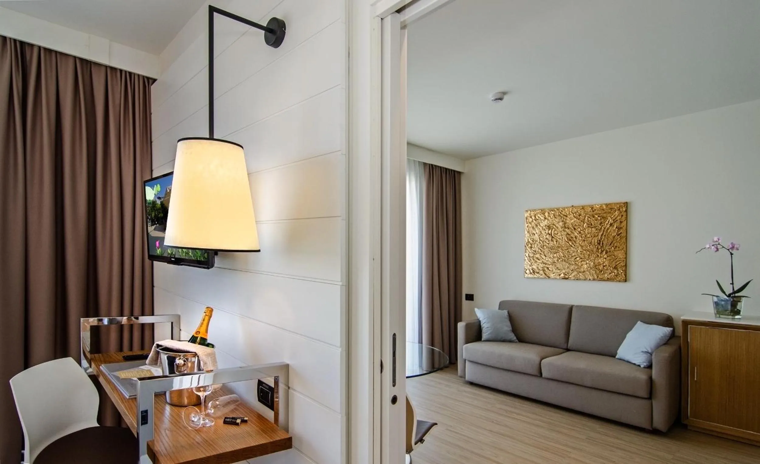 Seating area in Hotel Viareggio