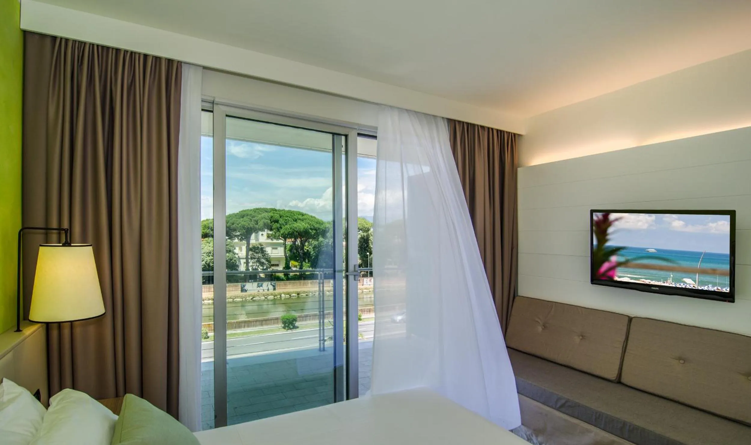 Photo of the whole room, Bed in Hotel Viareggio