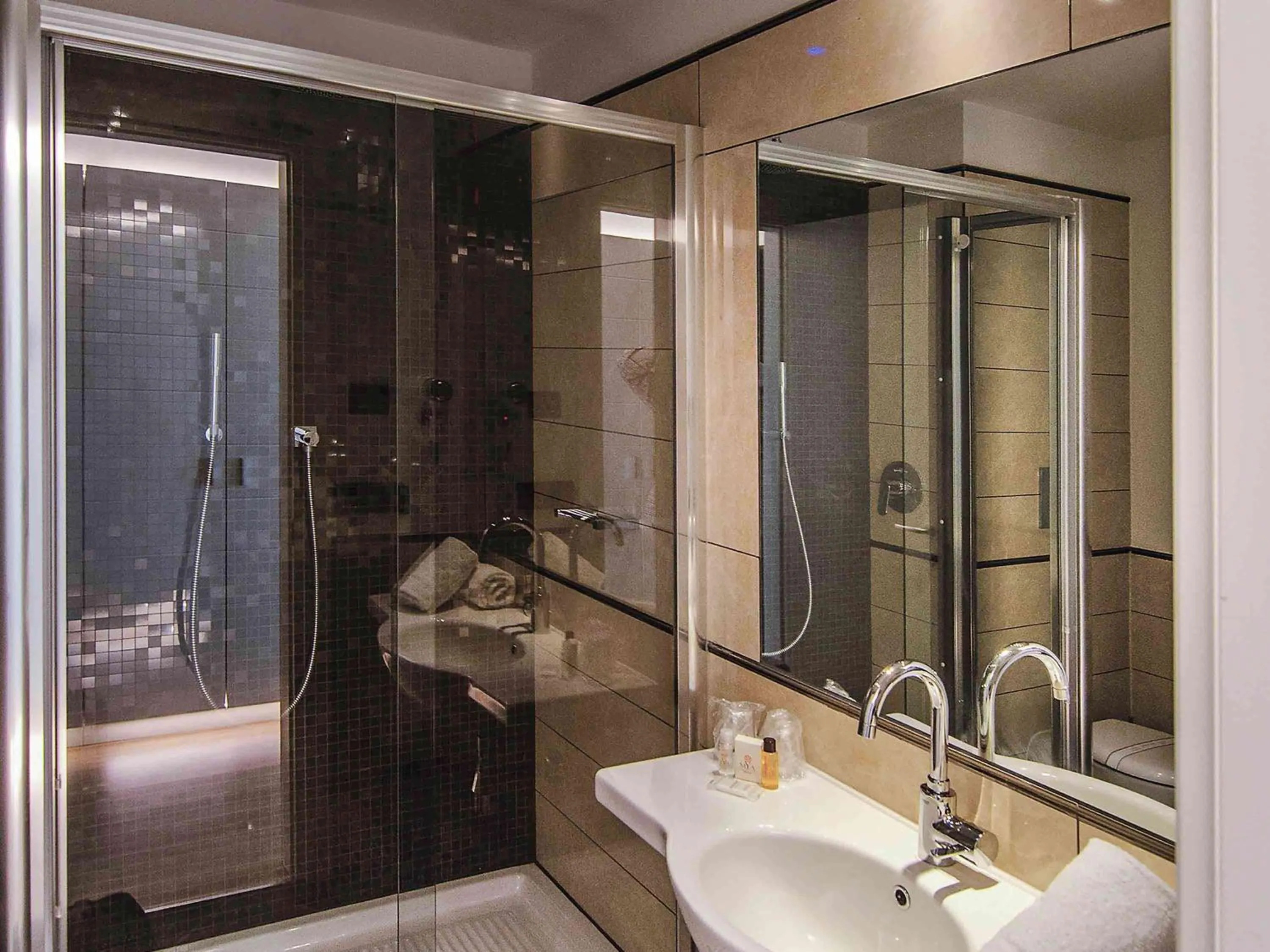 Photo of the whole room in Hotel Viareggio