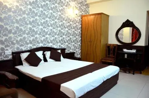 King Room with Balcony - single occupancy in Hotel City Paradise King Room with Balcony - single occupancy in Hotel City Paradise