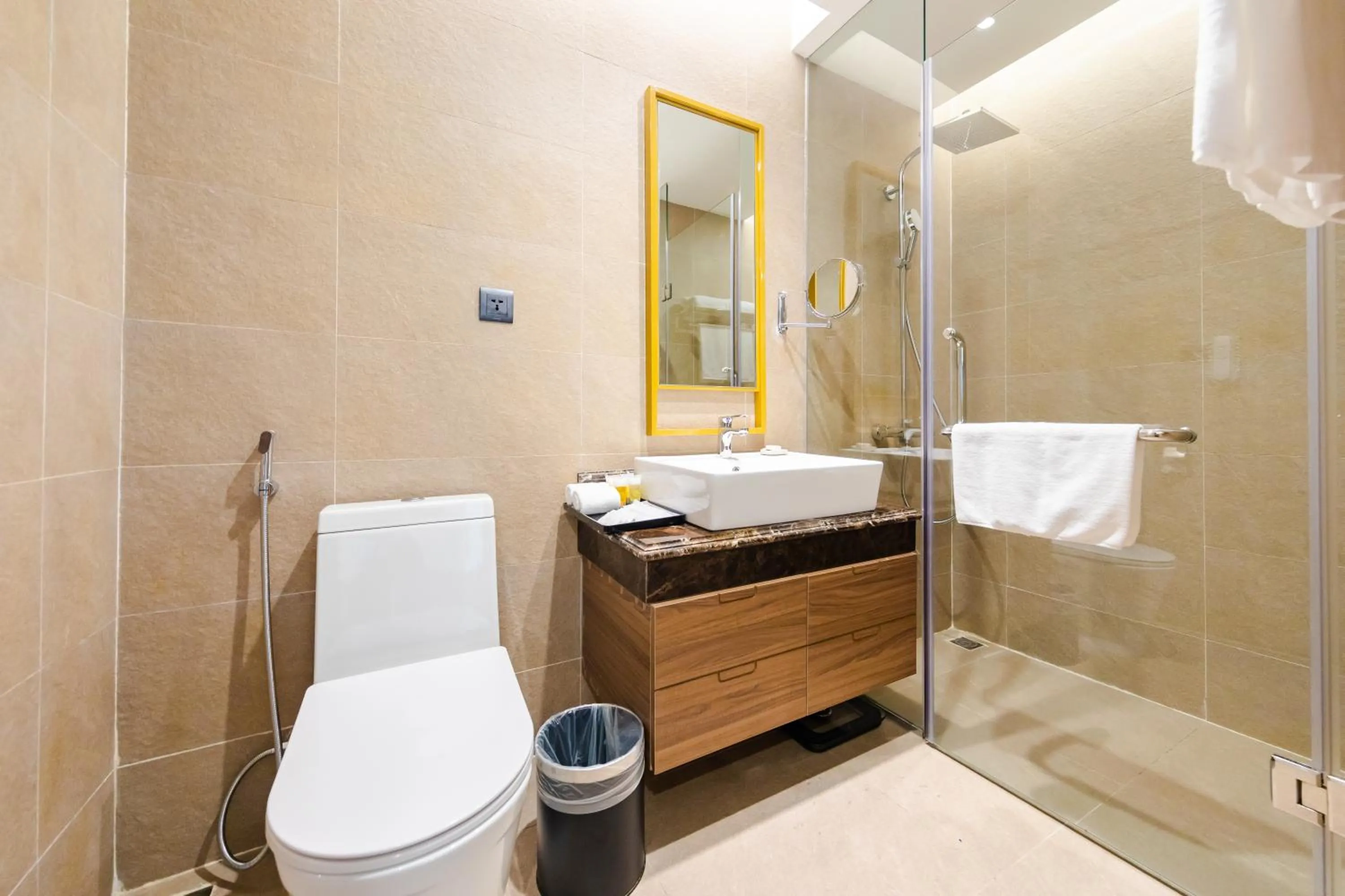 Toilet in Muong Thanh Luxury Ha Long Centre II