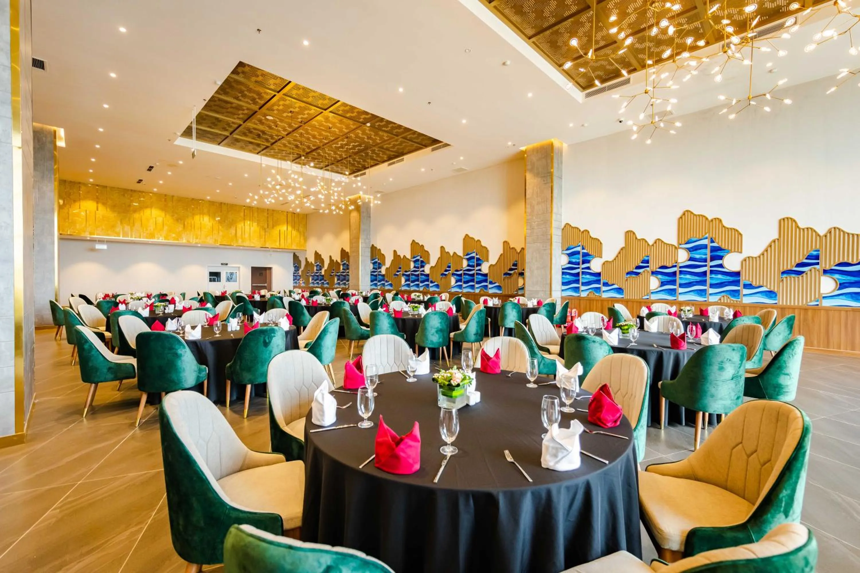 Business facilities in Muong Thanh Luxury Ha Long Centre II