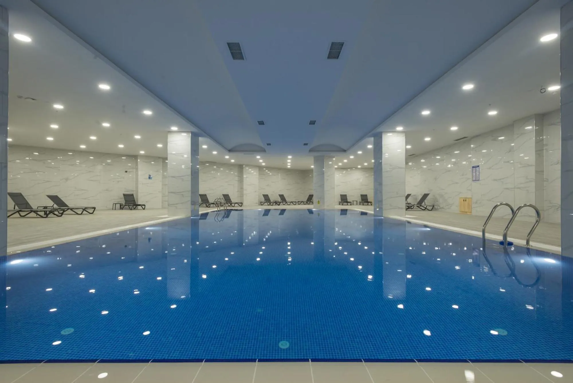 Swimming pool in Ramada Plaza by Wyndham Ordu