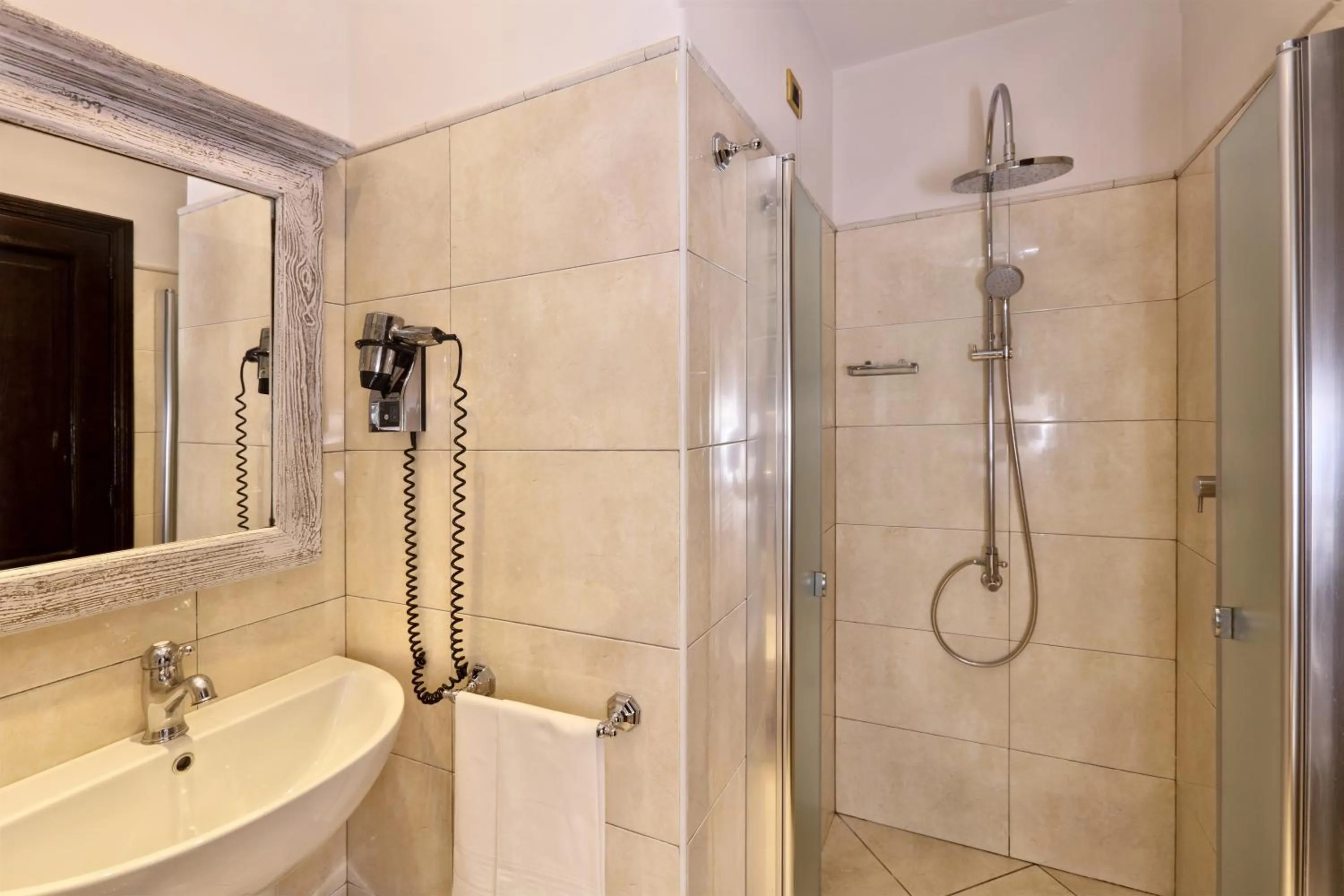 Shower in Villa Angela