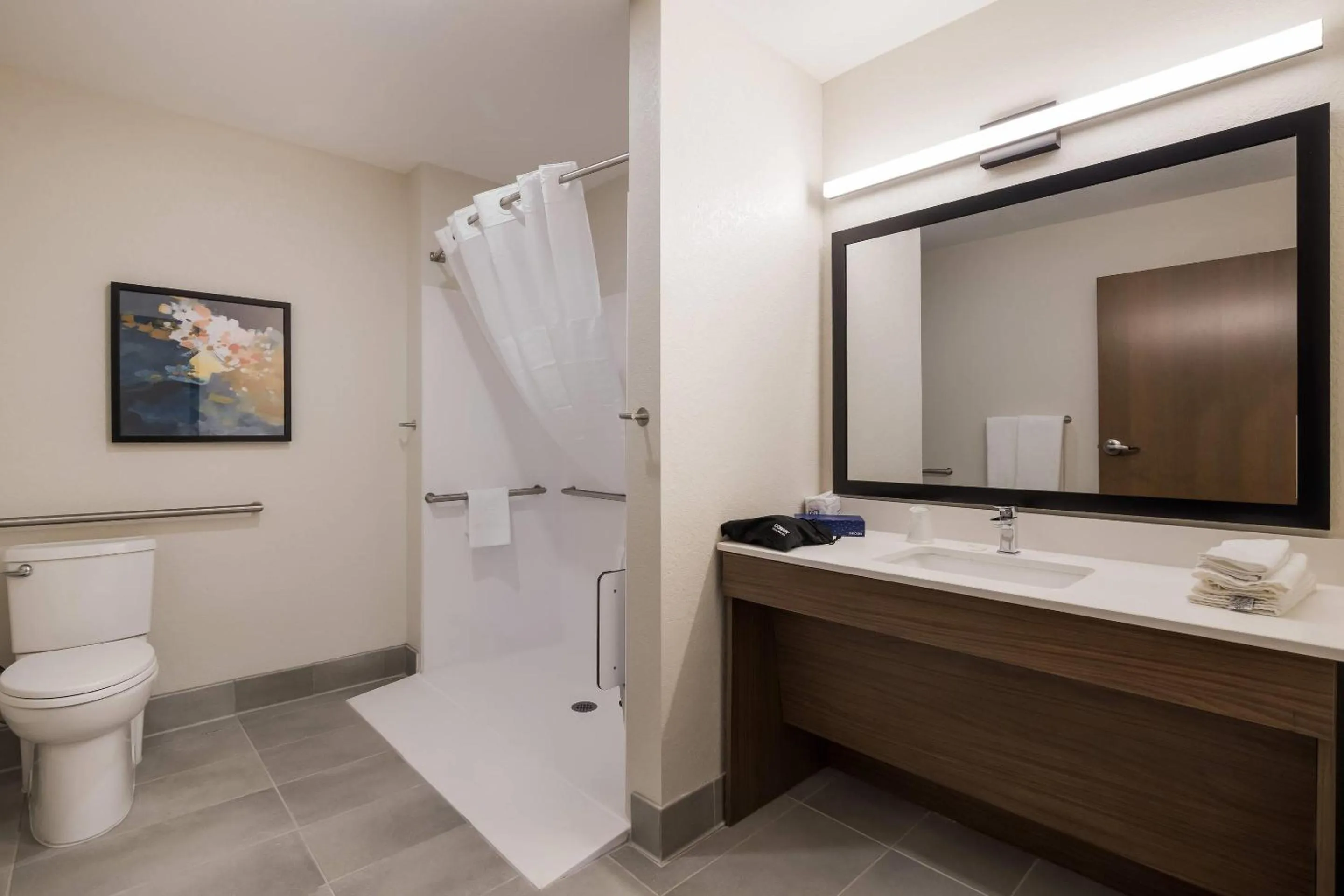 Bedroom in Everhome Suites Corona