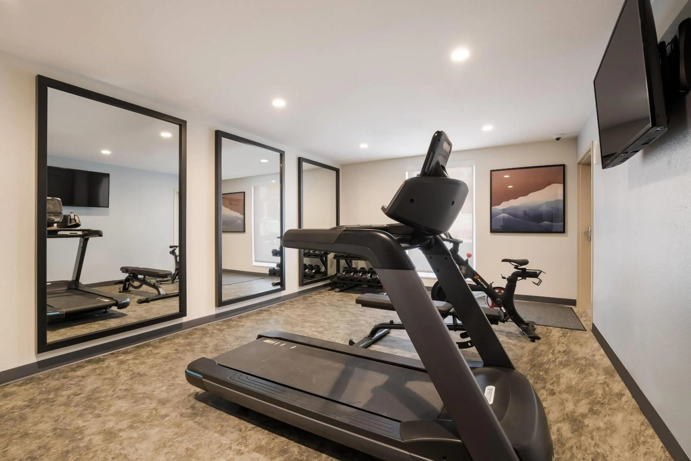 Fitness centre/facilities in Everhome Suites Corona