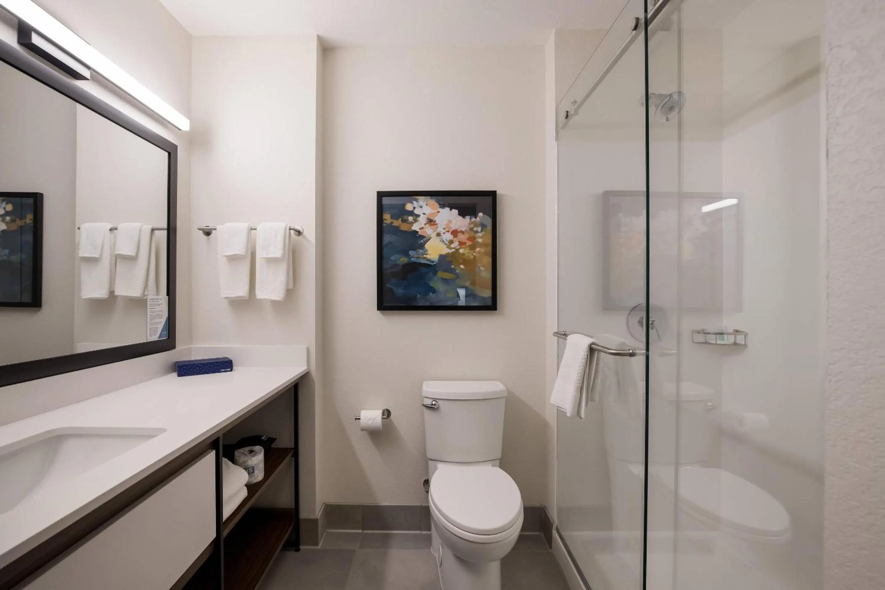 Bedroom in Everhome Suites Corona