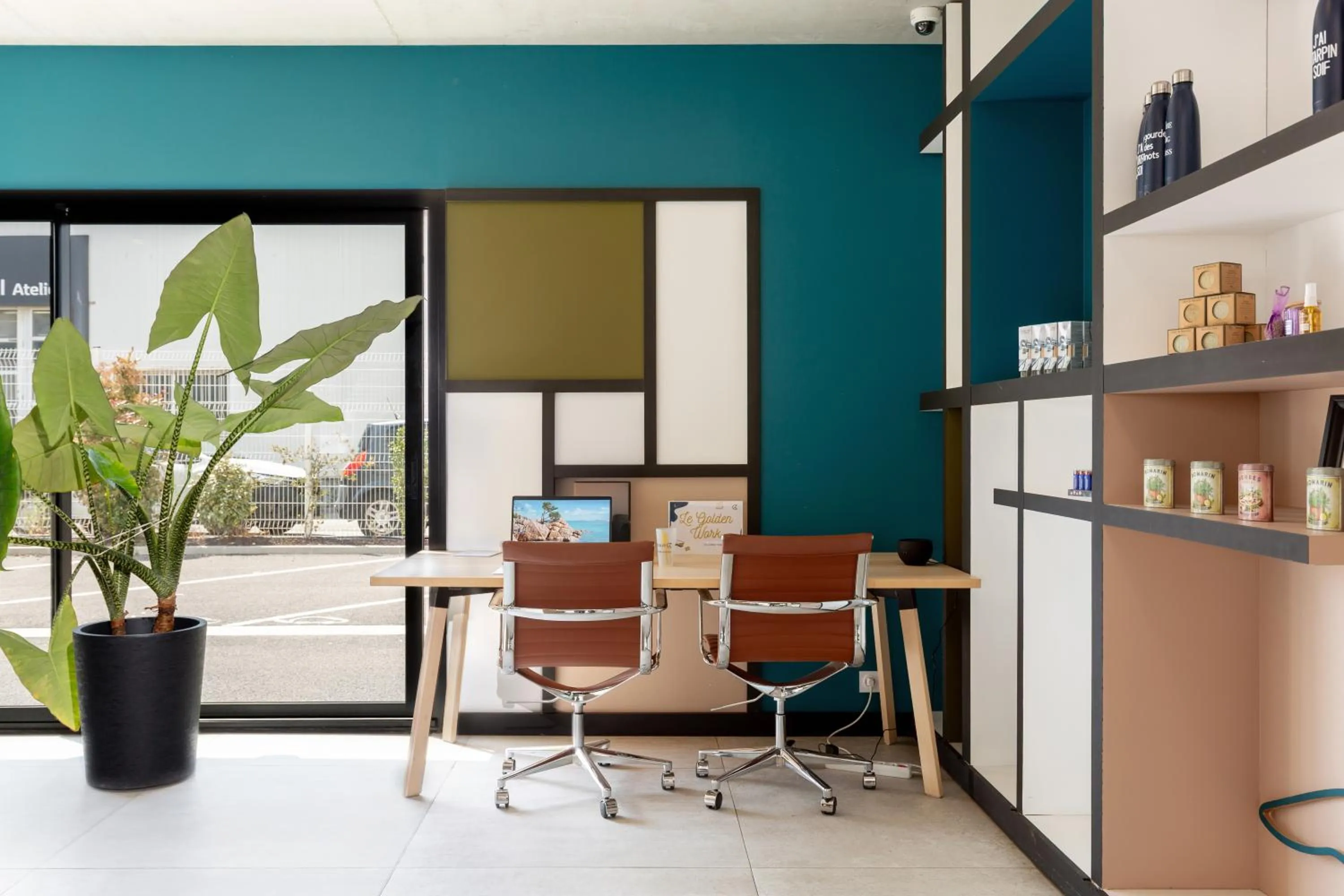 Lobby or reception in Golden Tulip Hotel & Rooftop Martigues Provence