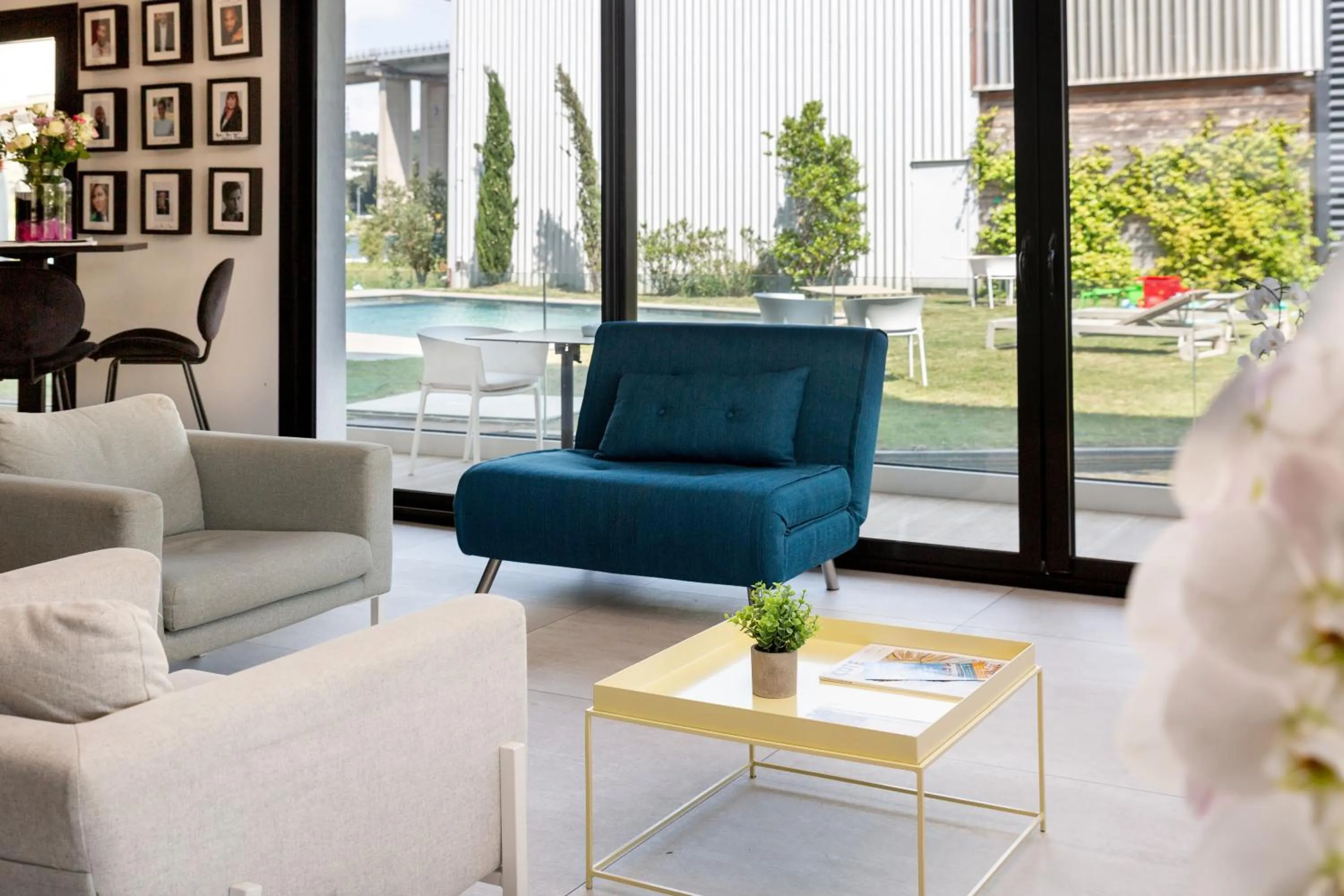 Lobby or reception in Golden Tulip Hotel & Rooftop Martigues Provence