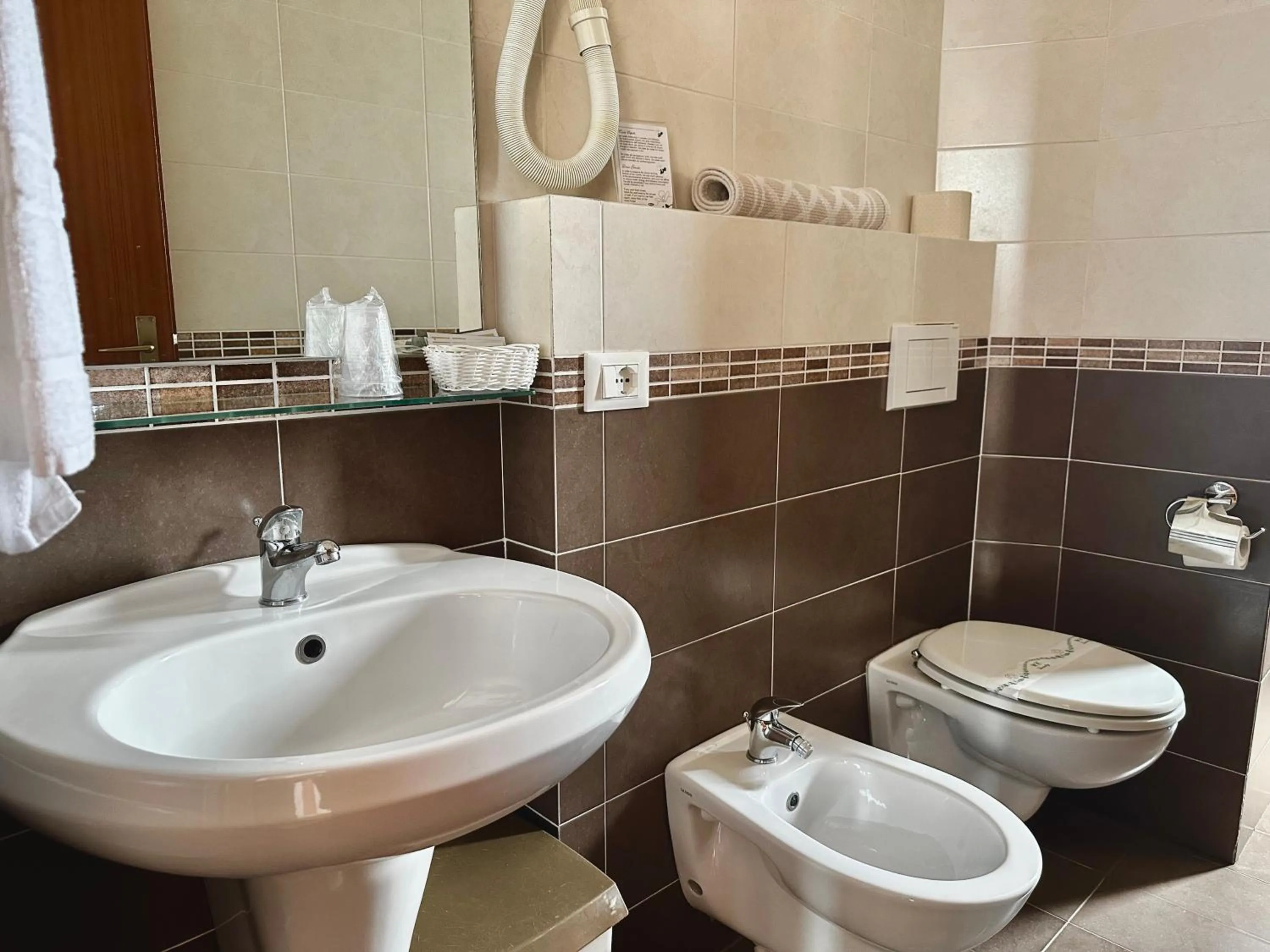 Toilet in Hotel Soleado