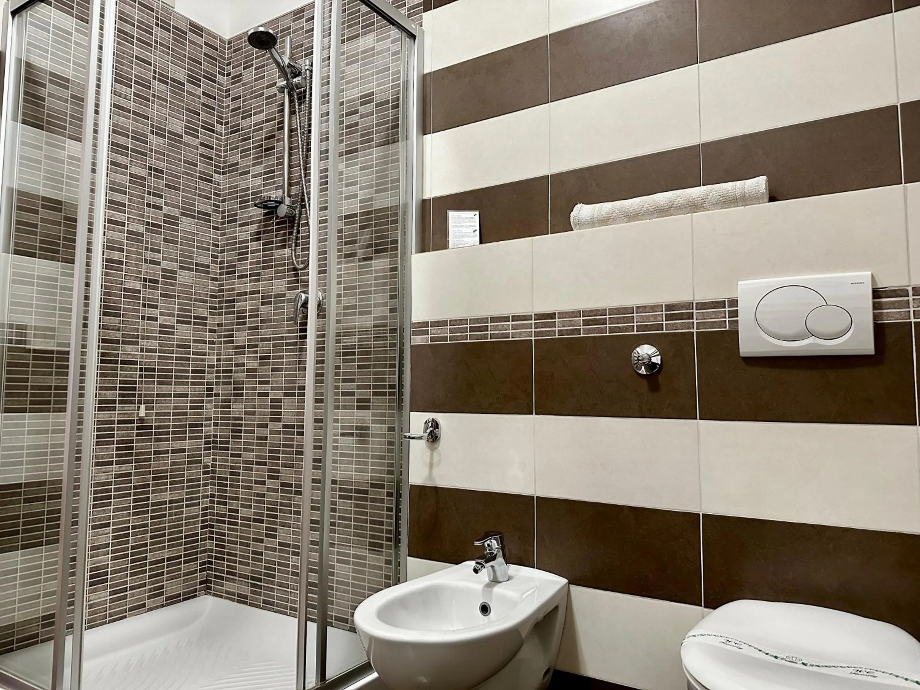 Shower in Hotel Soleado