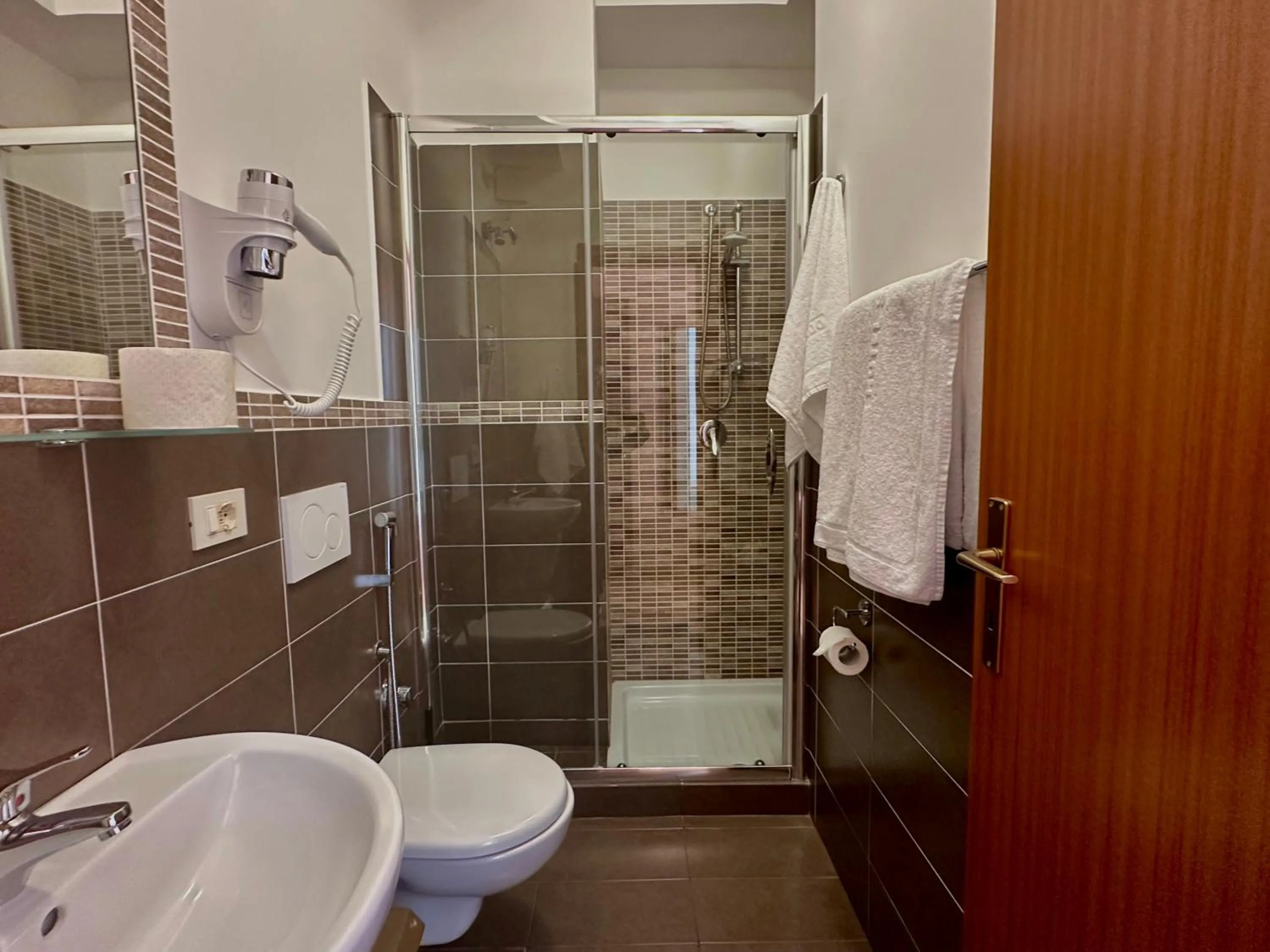 Shower in Hotel Soleado