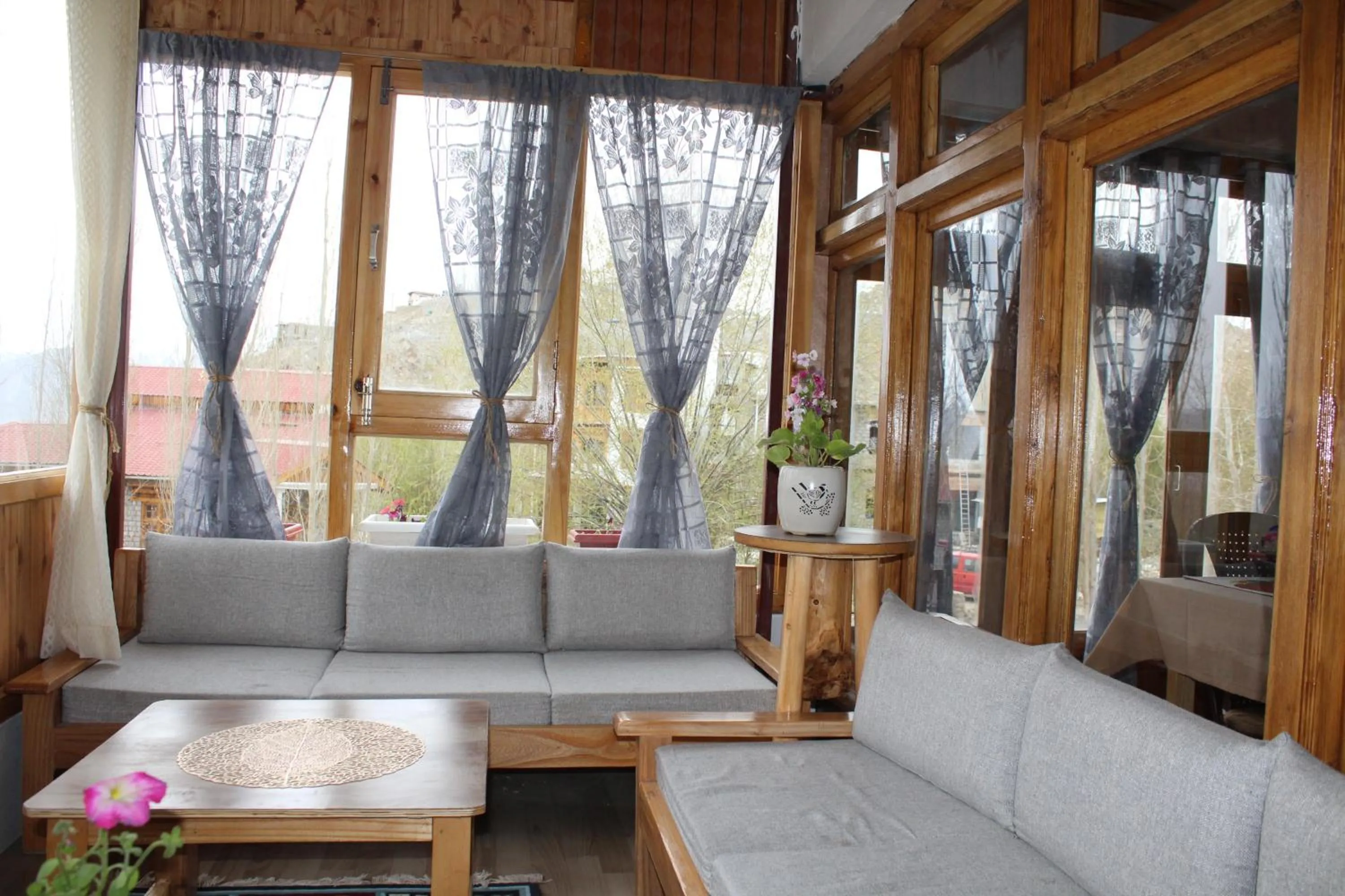 Restaurant/places to eat in Karma Lodge Leh