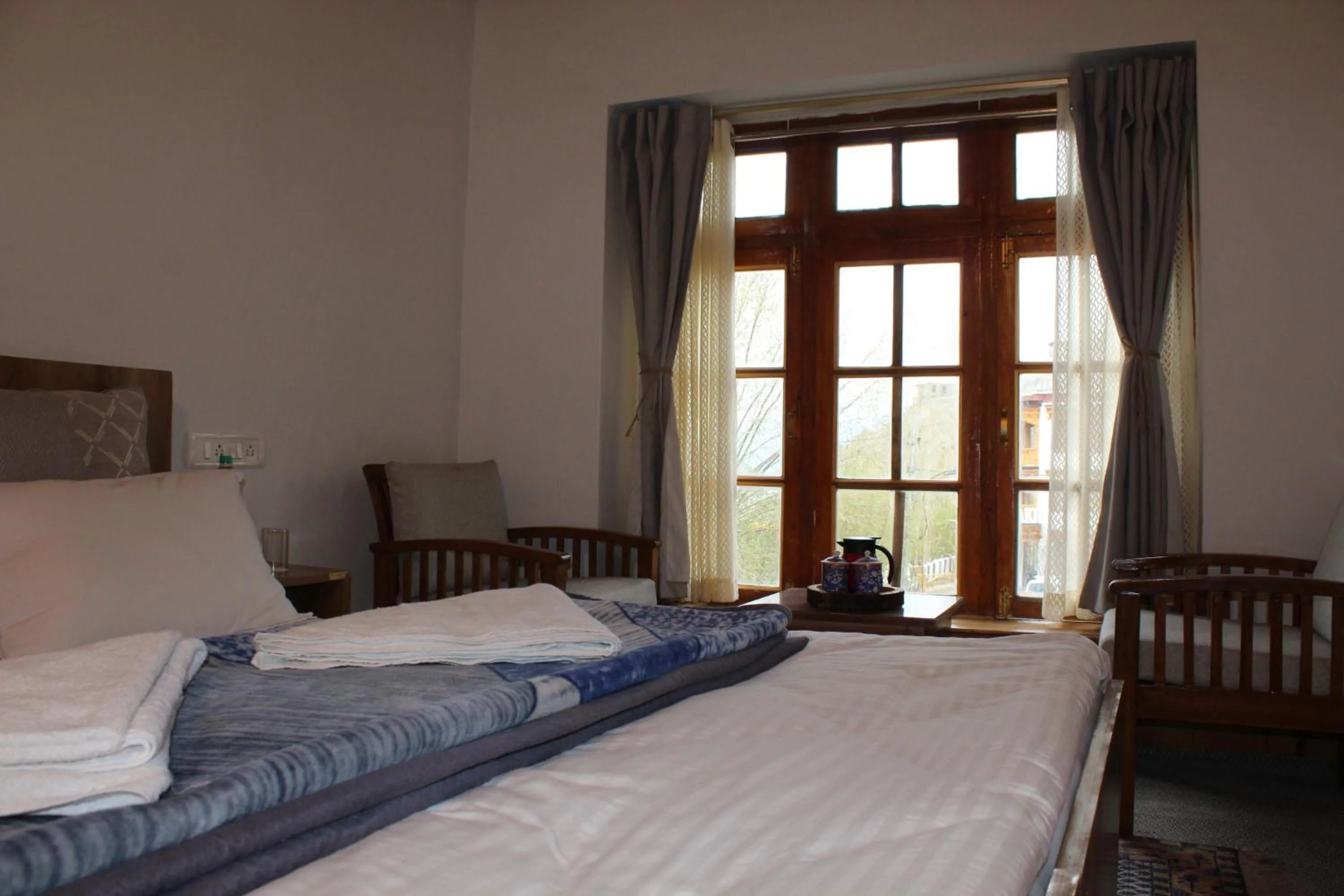 Living room, Bed in Karma Lodge Leh