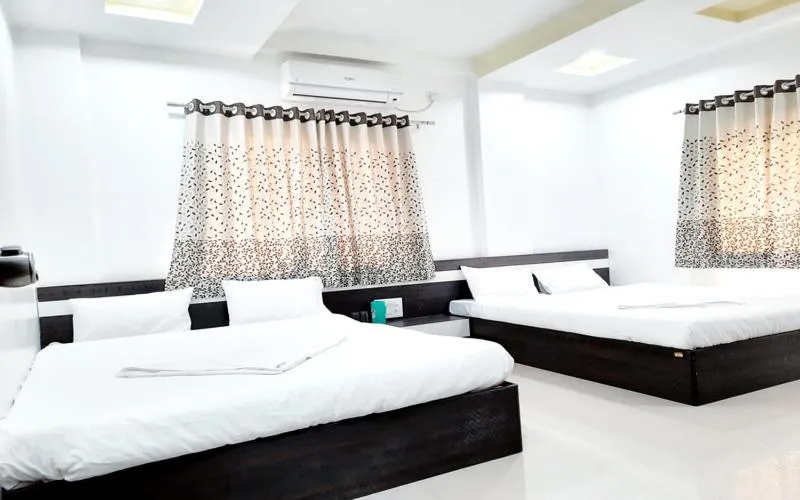 Photo of the whole room, Bed in Hotel United House