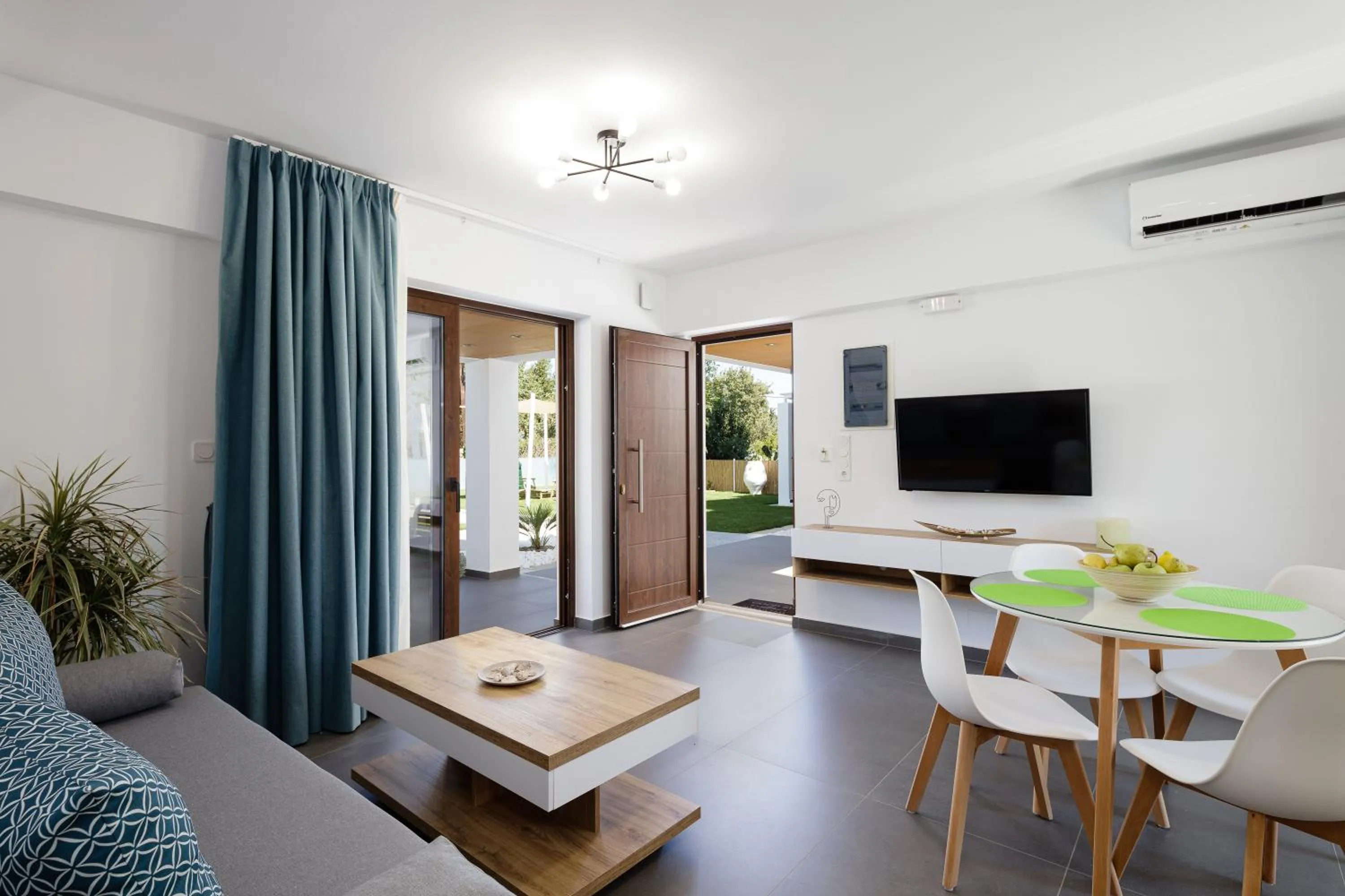 TV and multimedia in Coconut Palm Paradise