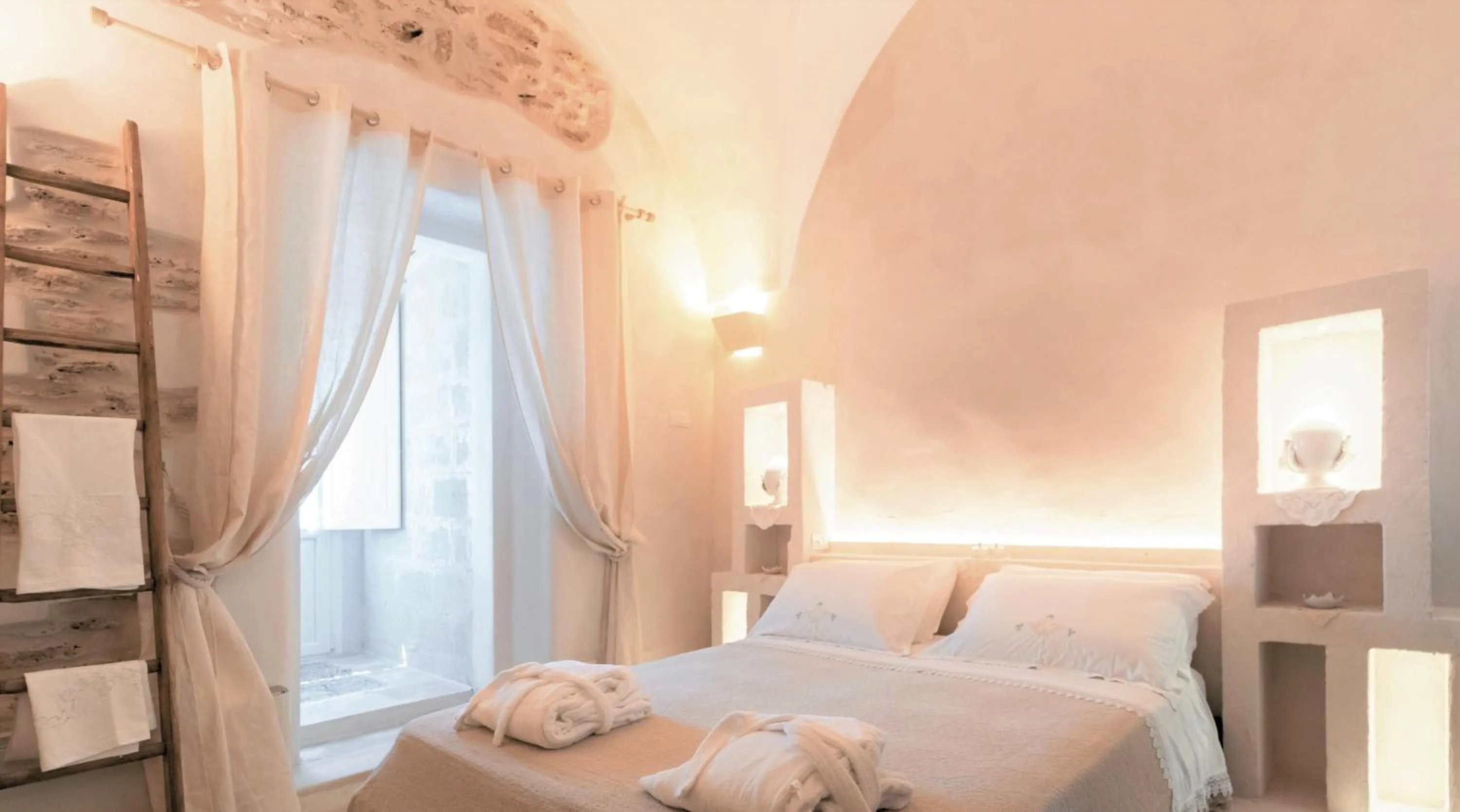 Bedroom, Bed in Masseria Messapia Wine Resort & Spa Salento