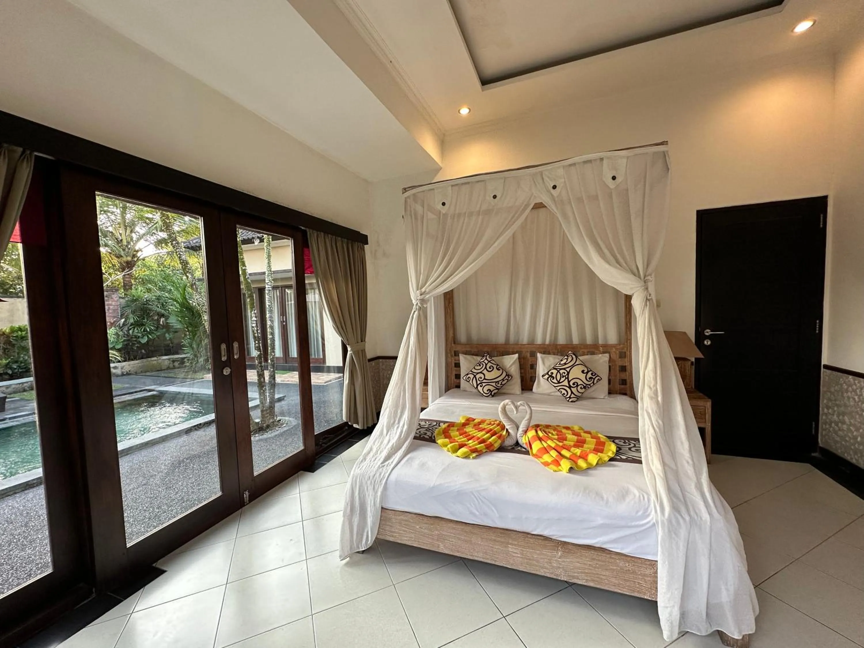 Property building, Bed in Dupa Ubud