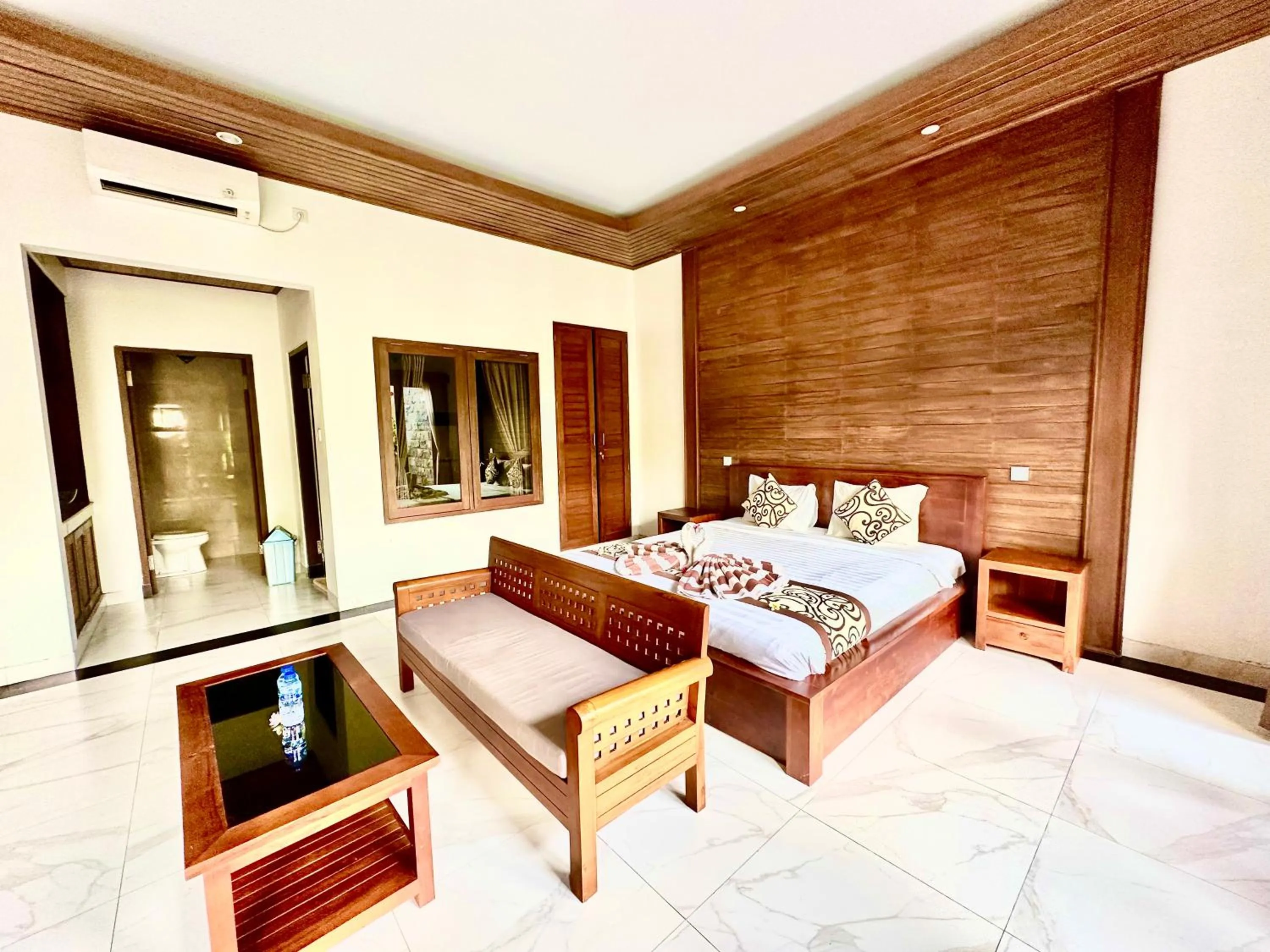 Photo of the whole room, Bed in Dupa Ubud